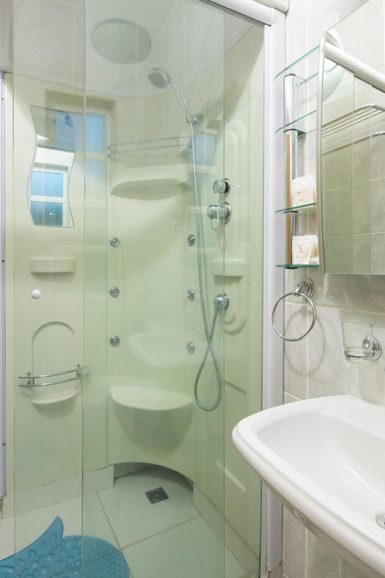 Standard Suite - Photo 6