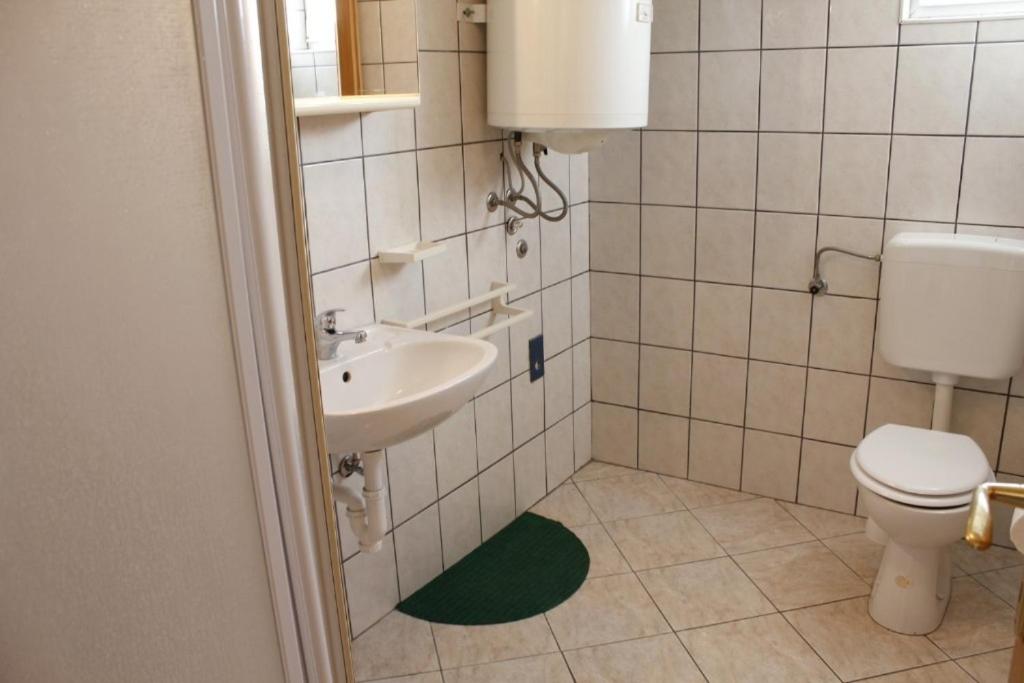 One-Bedroom Apartment photo 3