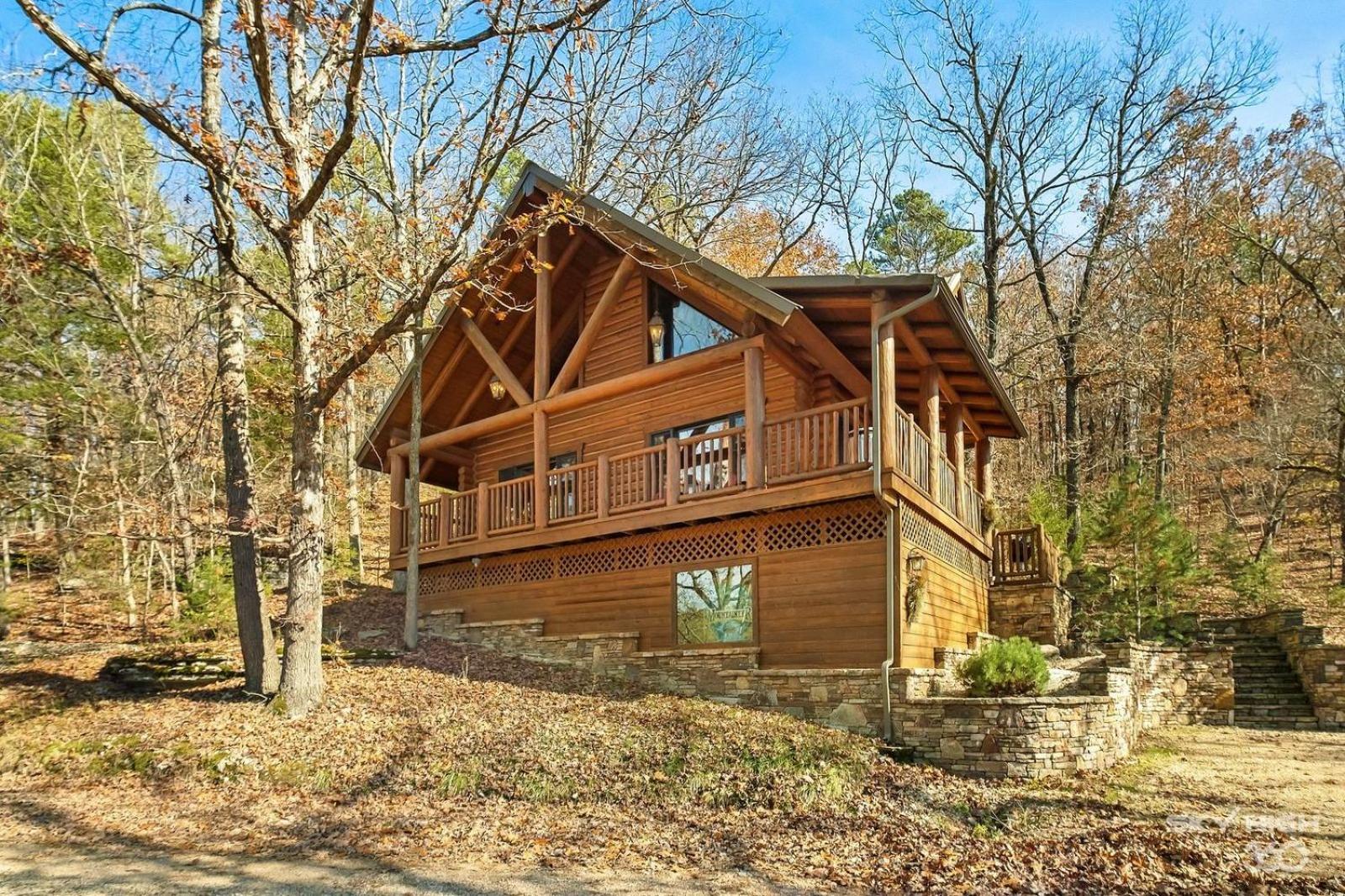 Mountaineer One-Bedroom Cottage with Spa Bath – Hill View photo 3