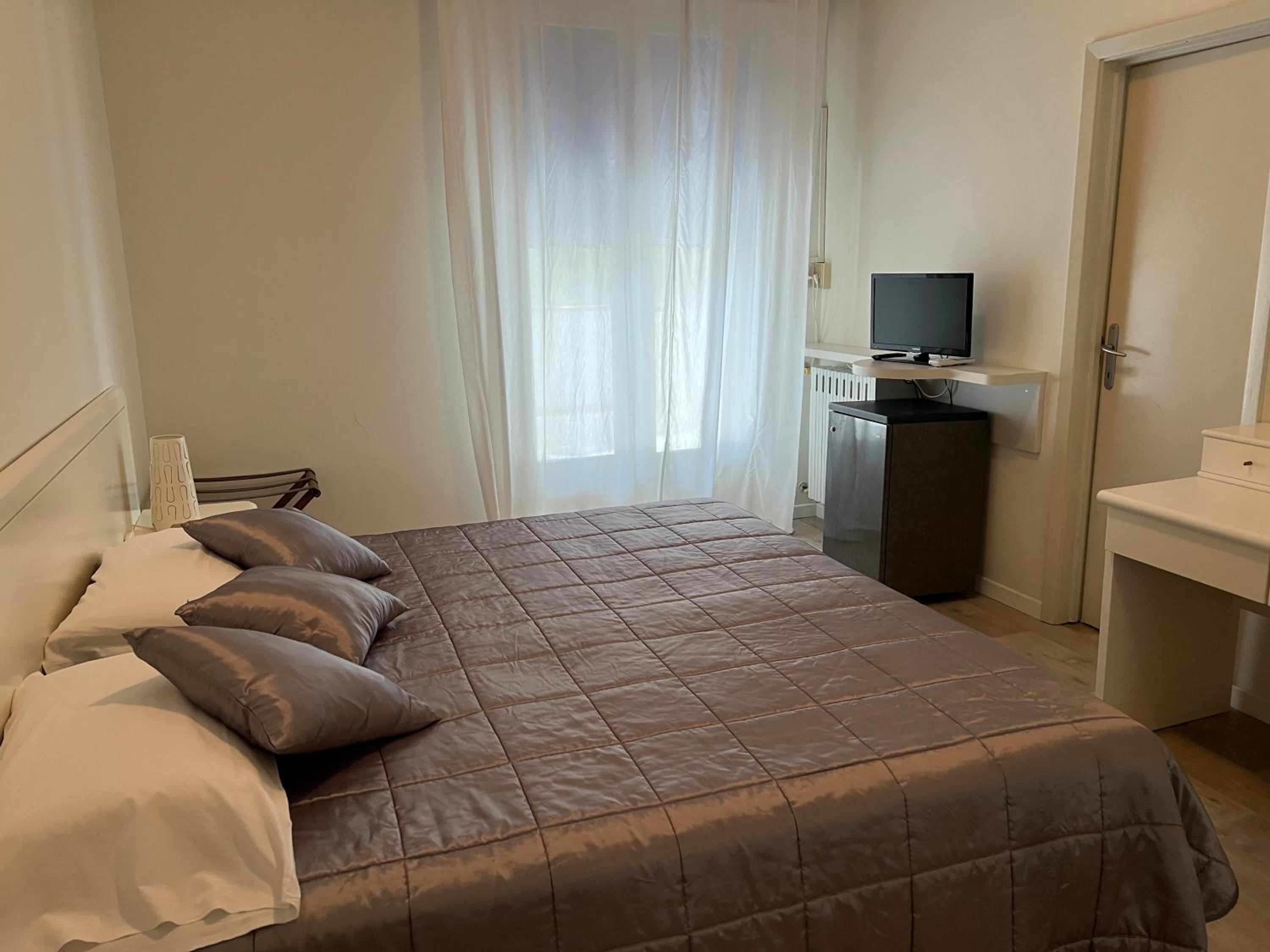 Double or Twin Room - Photo 1