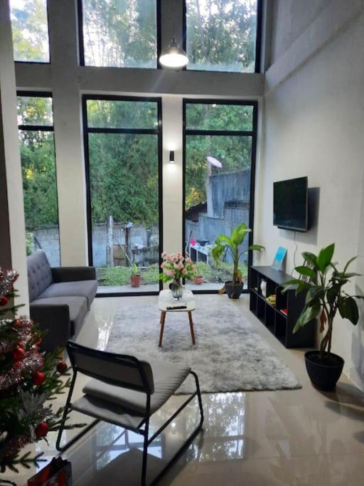 One-Bedroom House photo 1