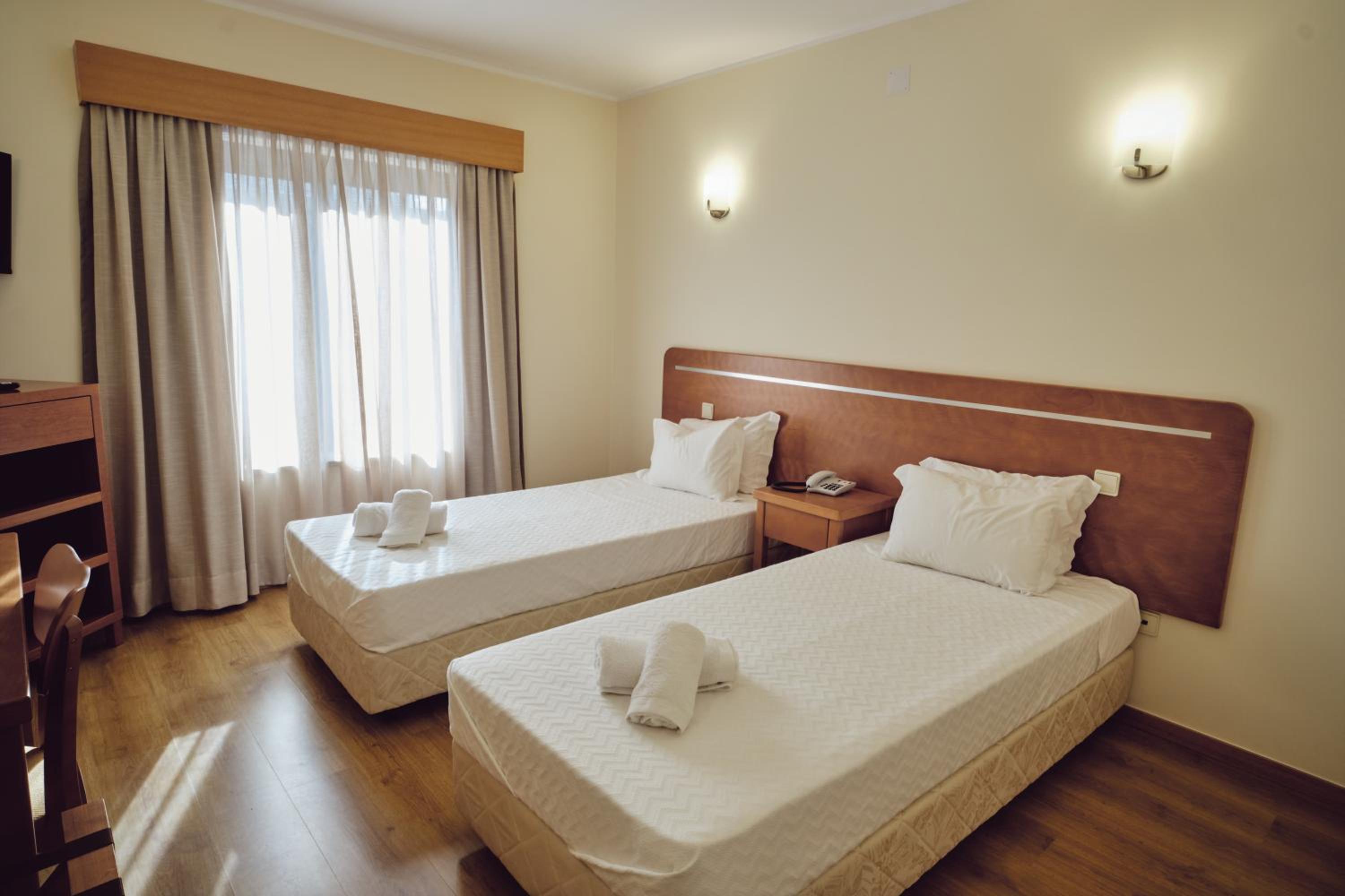 Twin Room - Disability Access photo 1