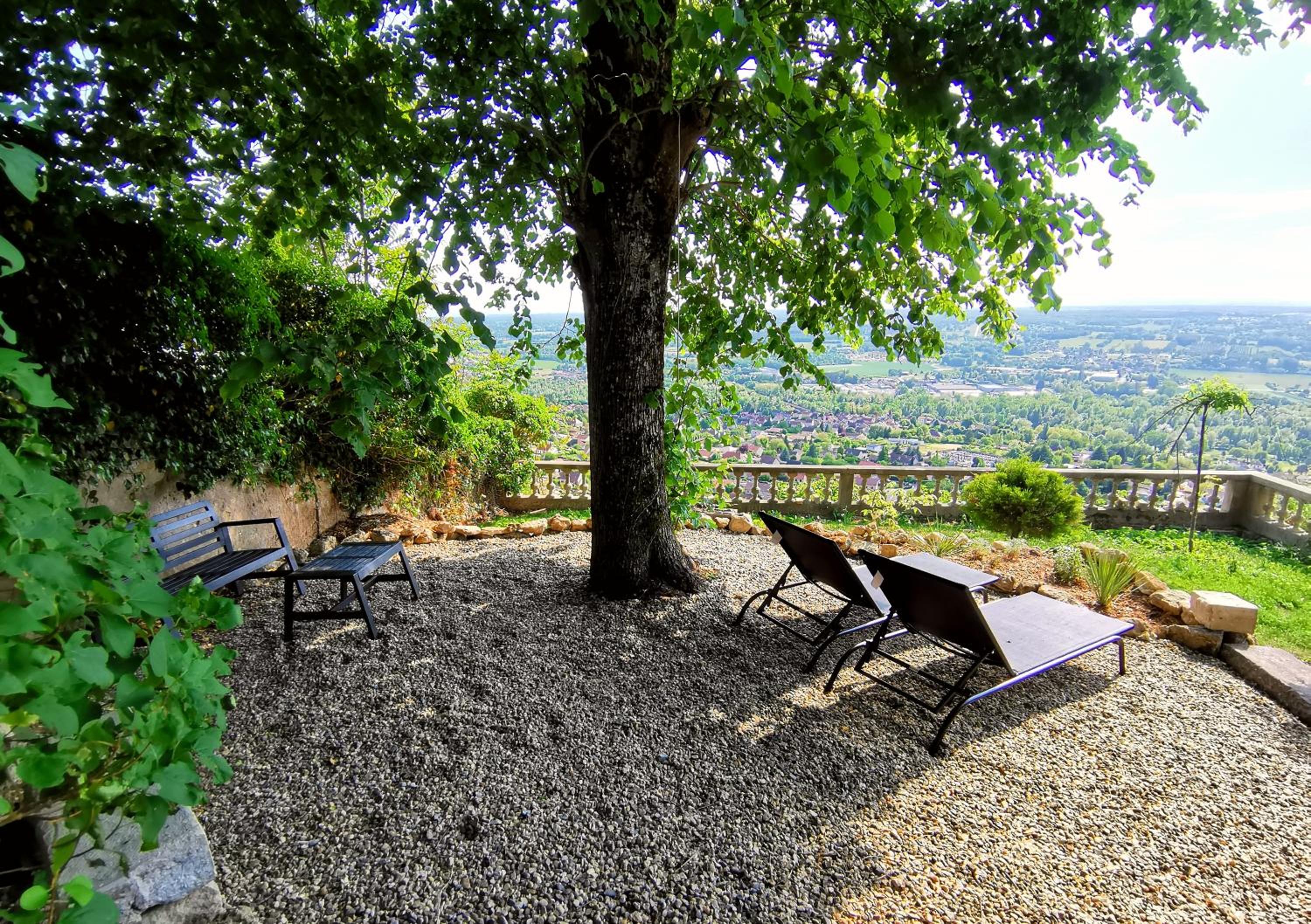 Suite with Mountain View