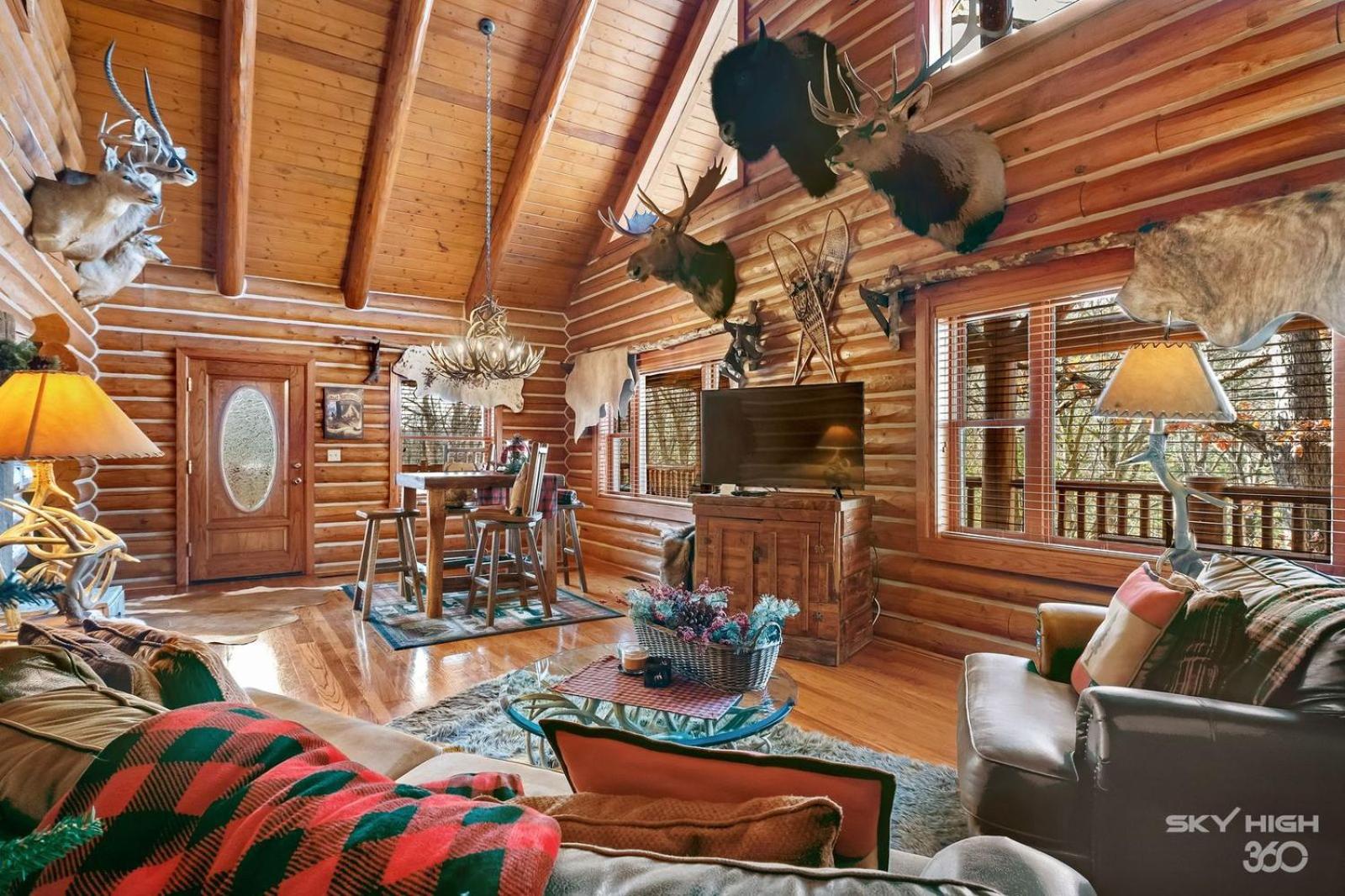 Mountaineer One-Bedroom Cottage with Spa Bath – Hill View photo 1
