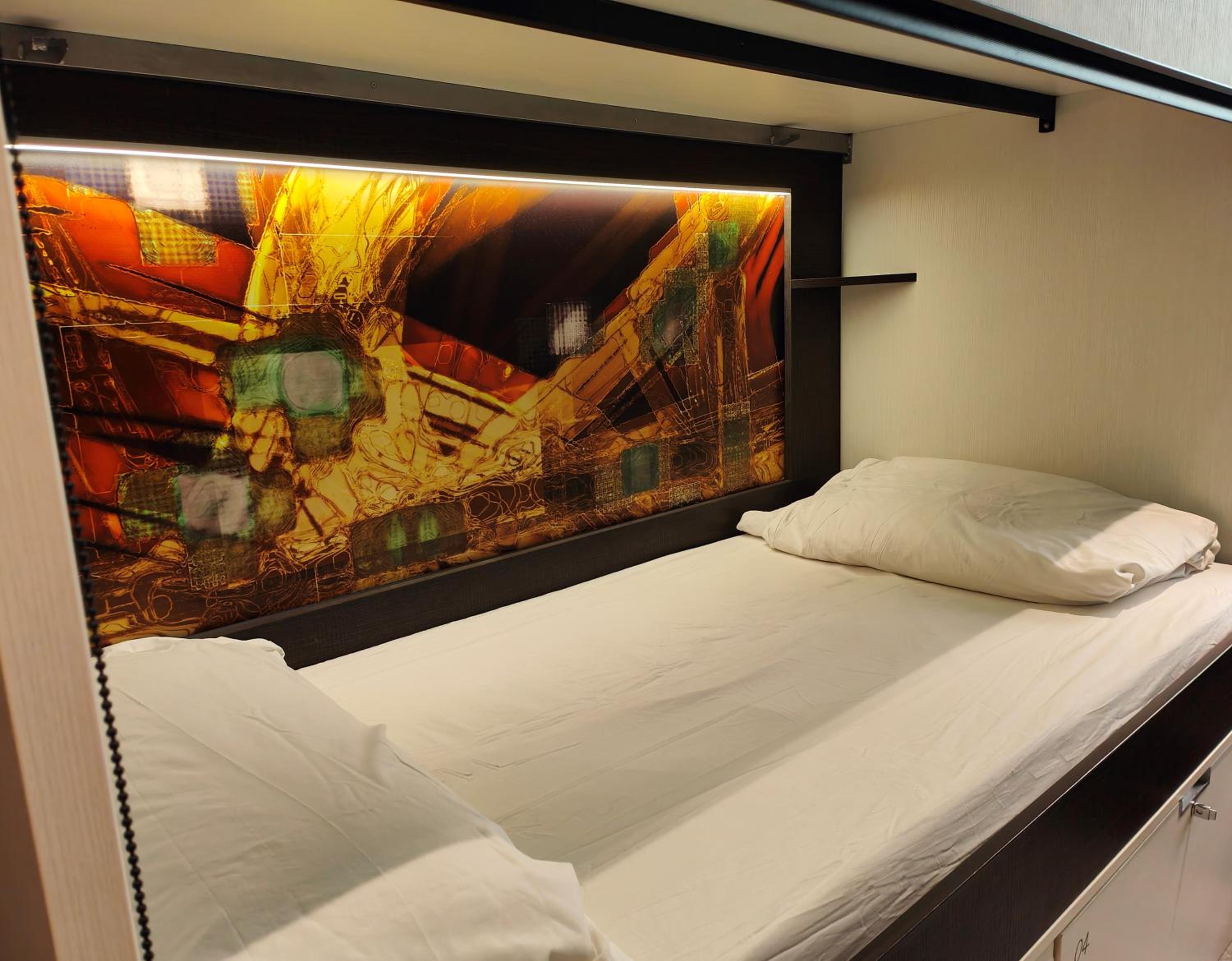 Bed in 6-Bed Mixed Dormitory Room photo 2