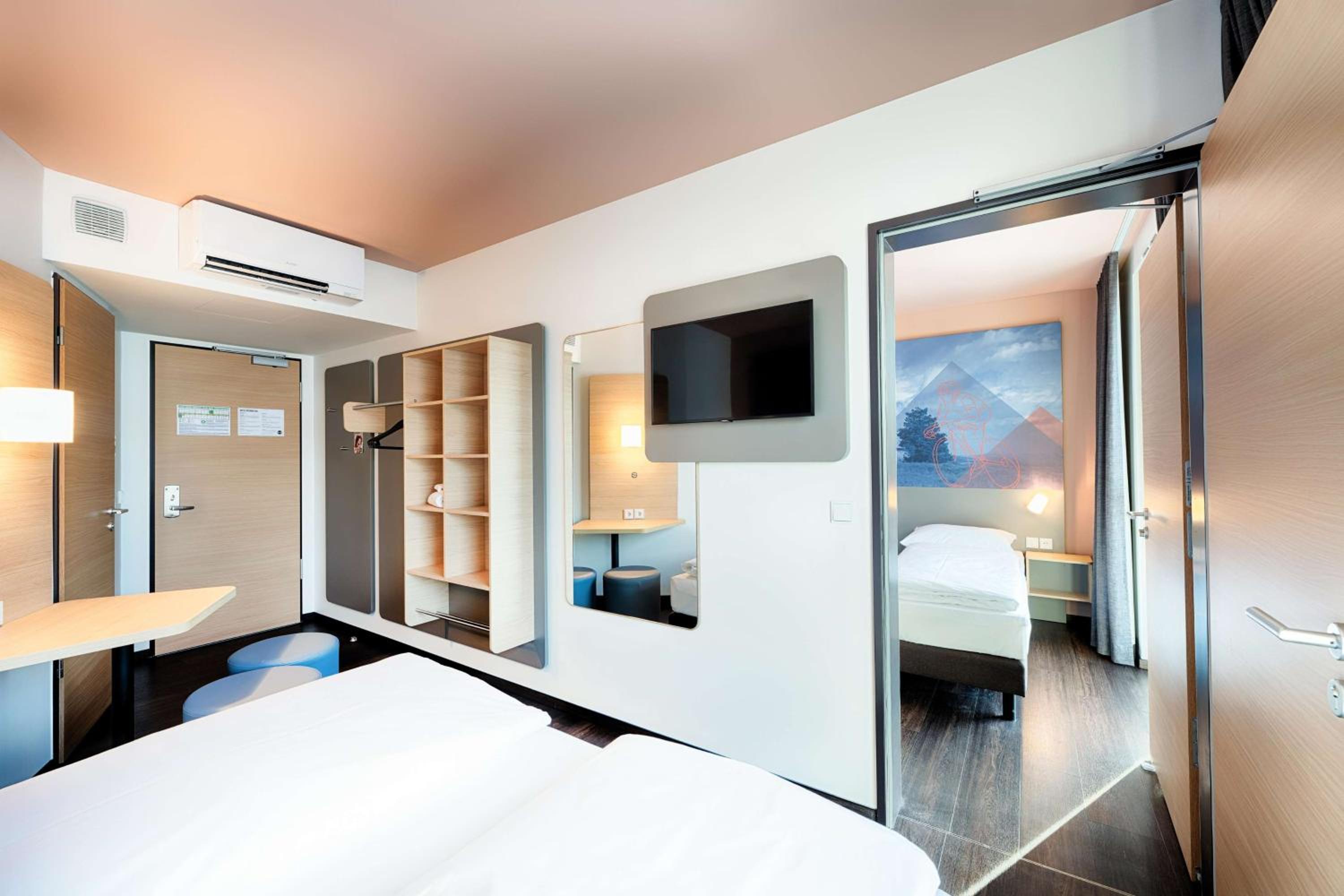 Twin Room - Photo 2
