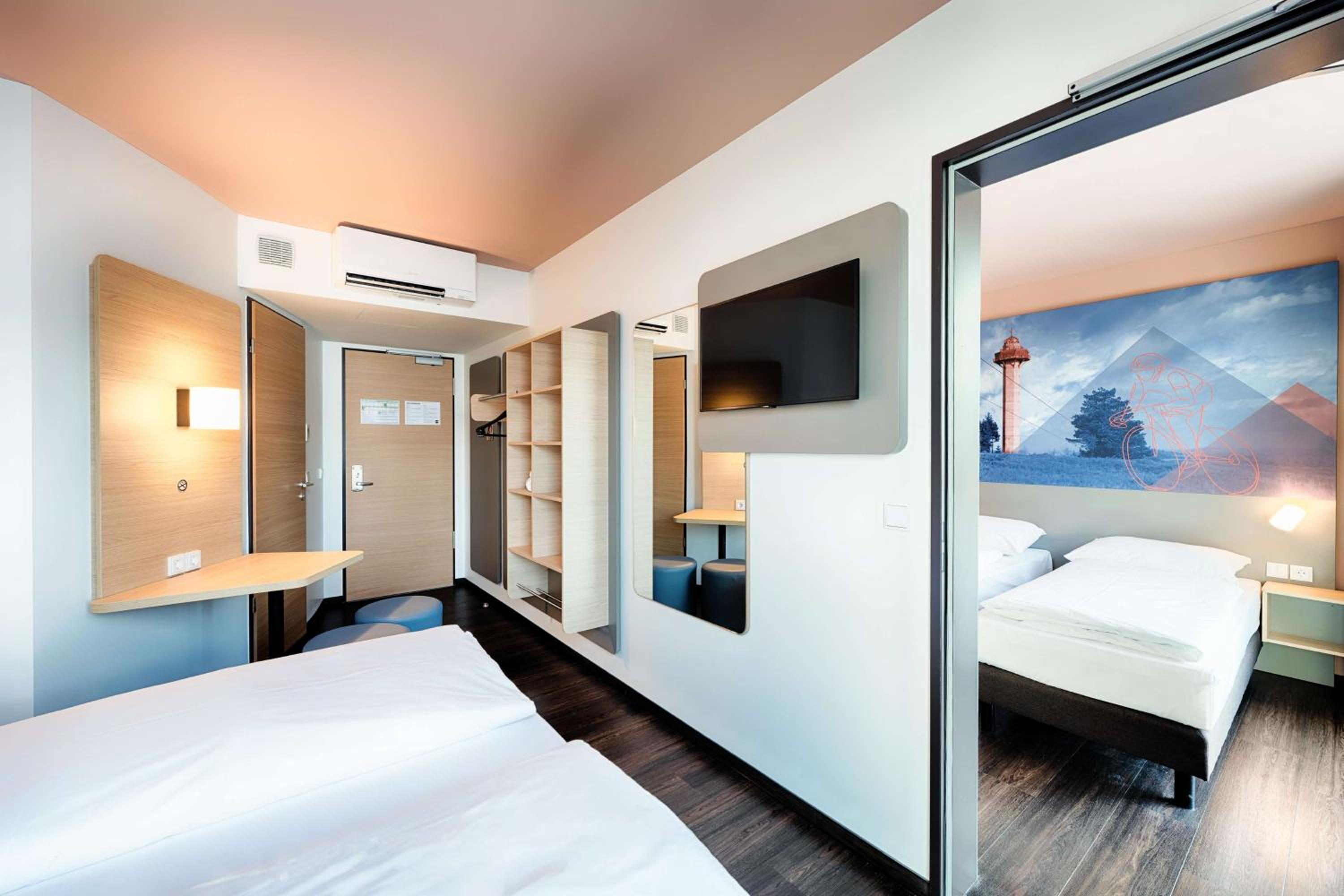 Twin Room - Photo 3