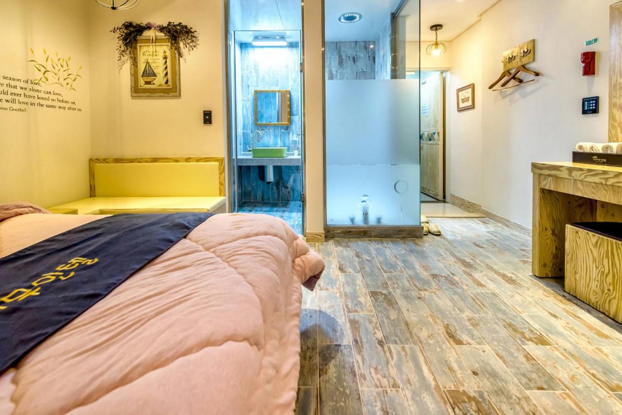 Standard Double Room - Photo 4