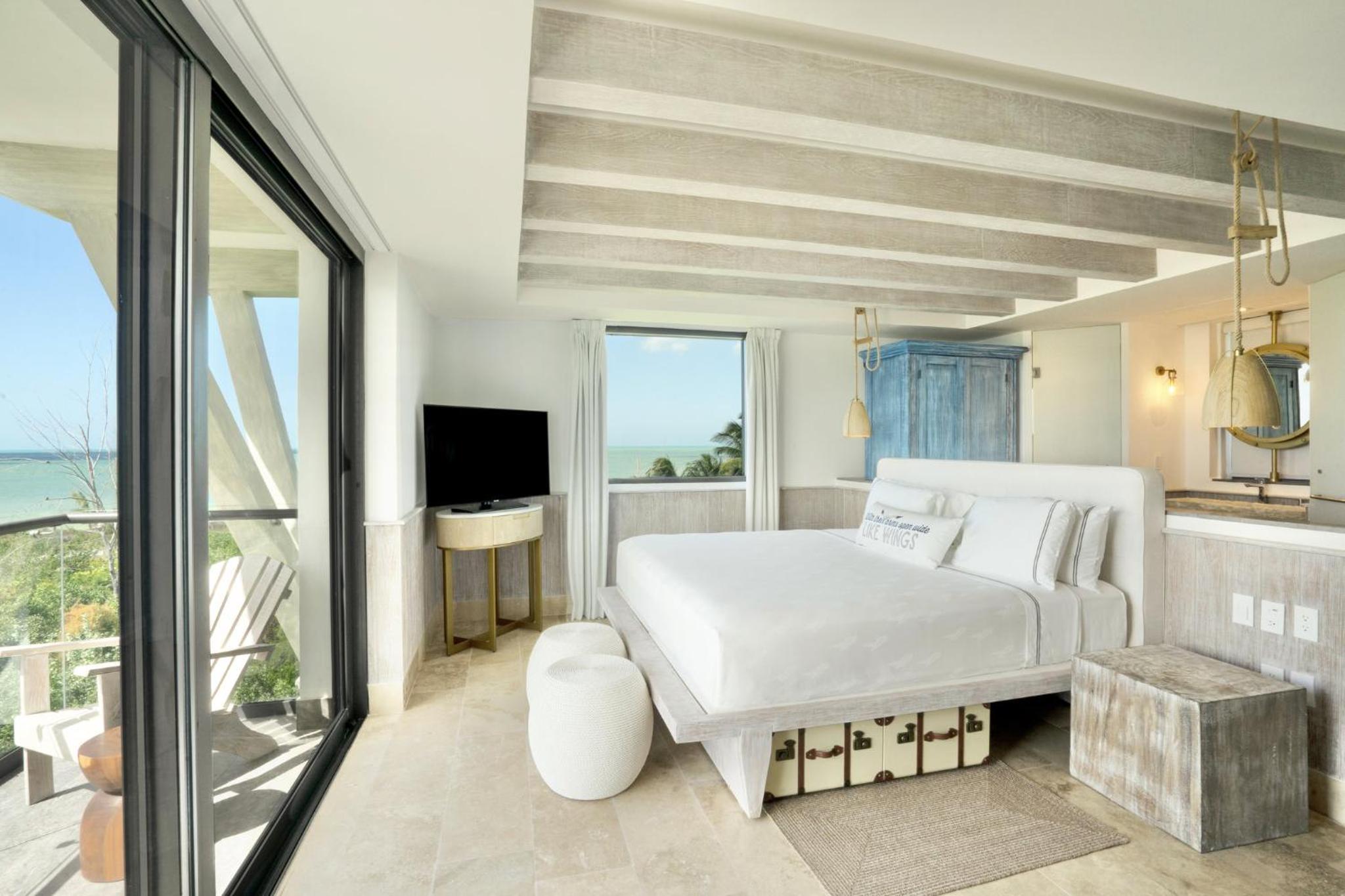 Oceanview Barefoot Suite - Photo 2