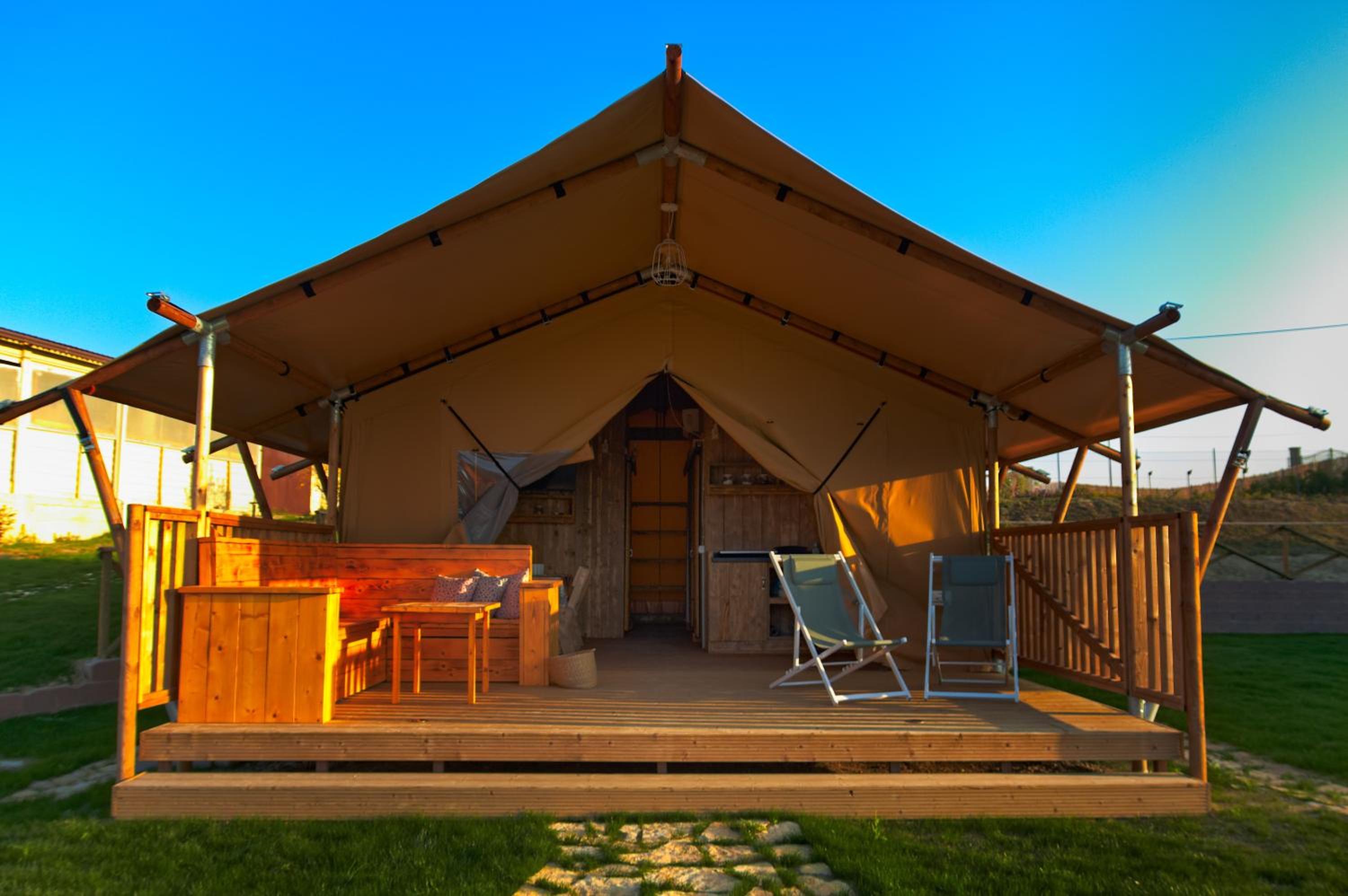 Tent - Photo 2