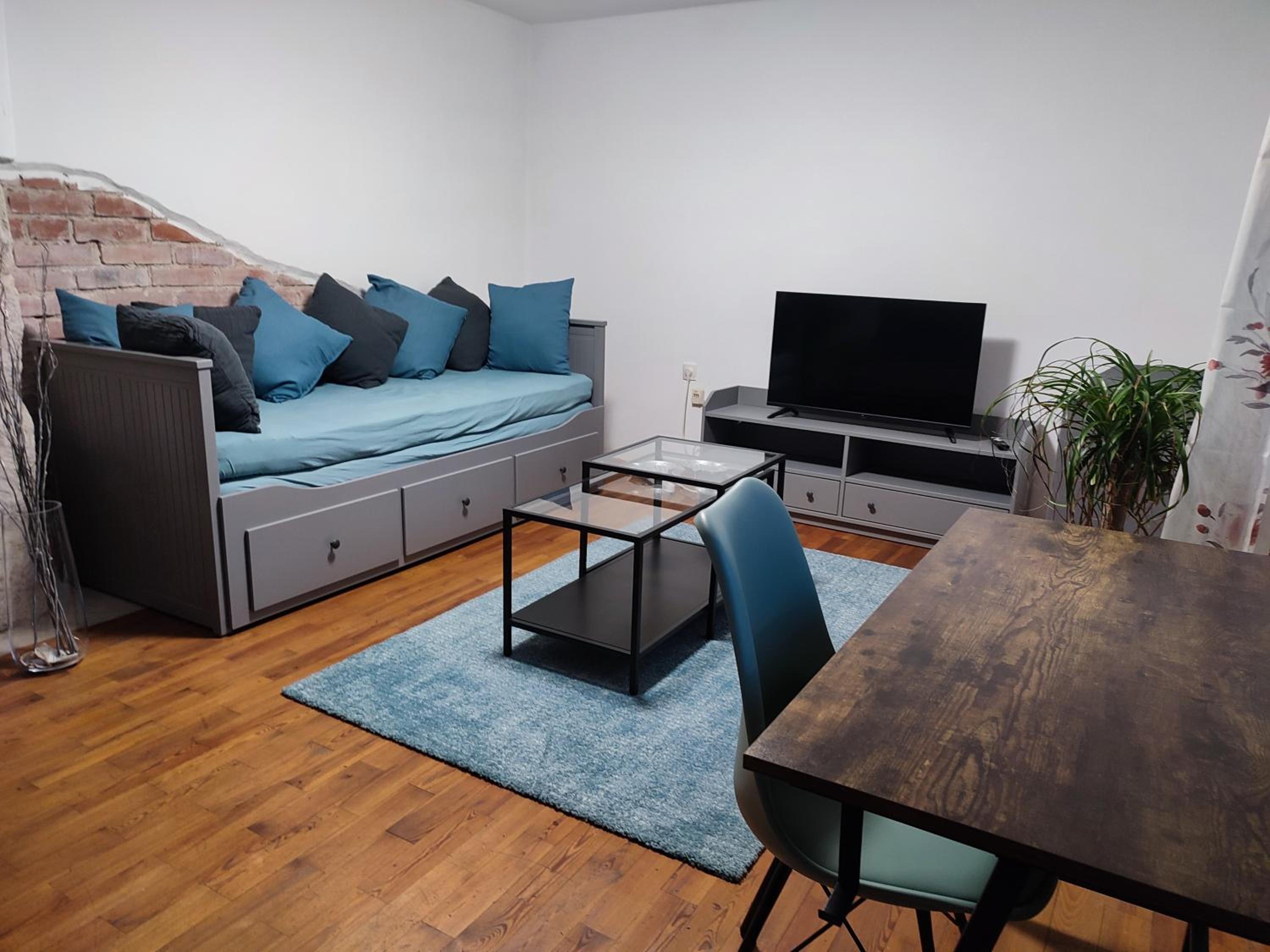 One-Bedroom Apartment photo 1