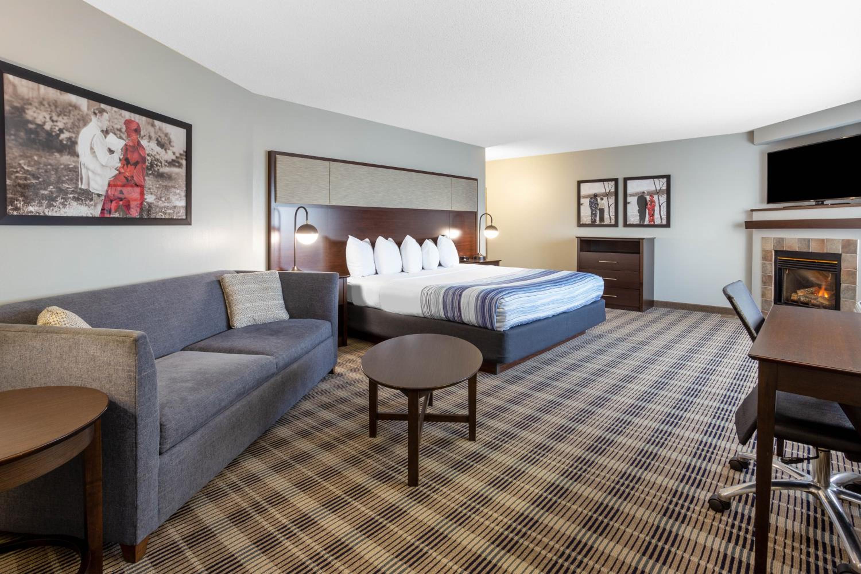 1 King Bed, Grand Master Studio Suite, Non Smoking - Photo 1