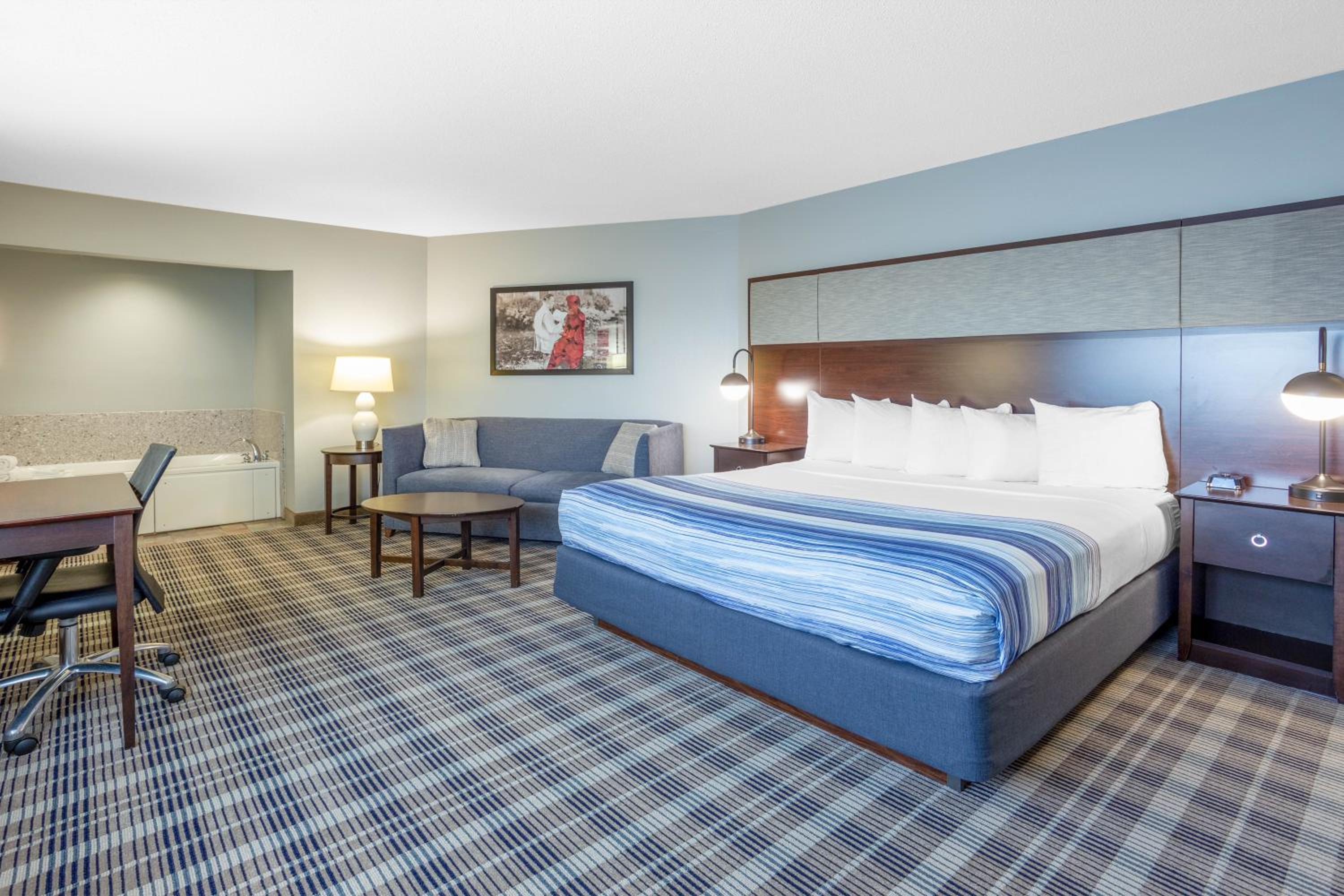 1 King Bed, Grand Master Studio Suite, Non Smoking - Photo 2