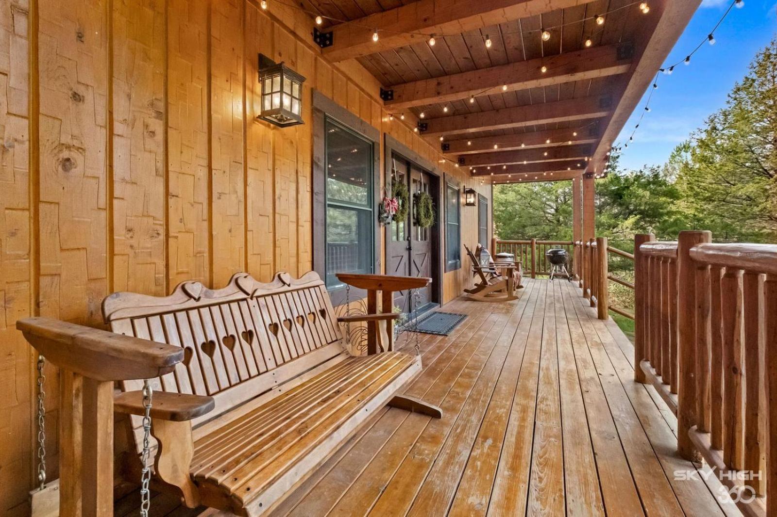 The Barn Two-Bedroom Cottage with Hot Tub – Forest View photo 2