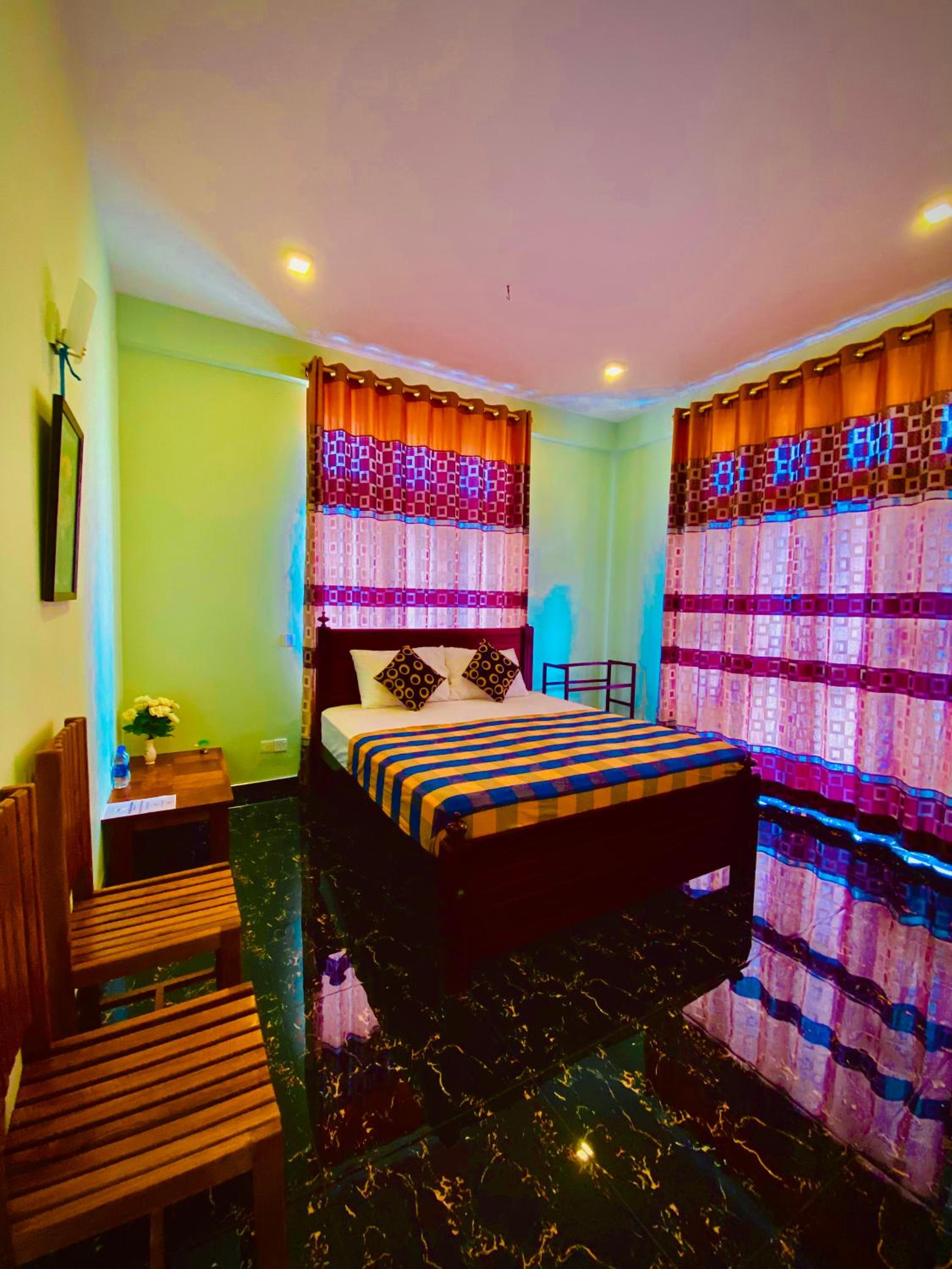 Deluxe Double Room with Balcony - Photo 18