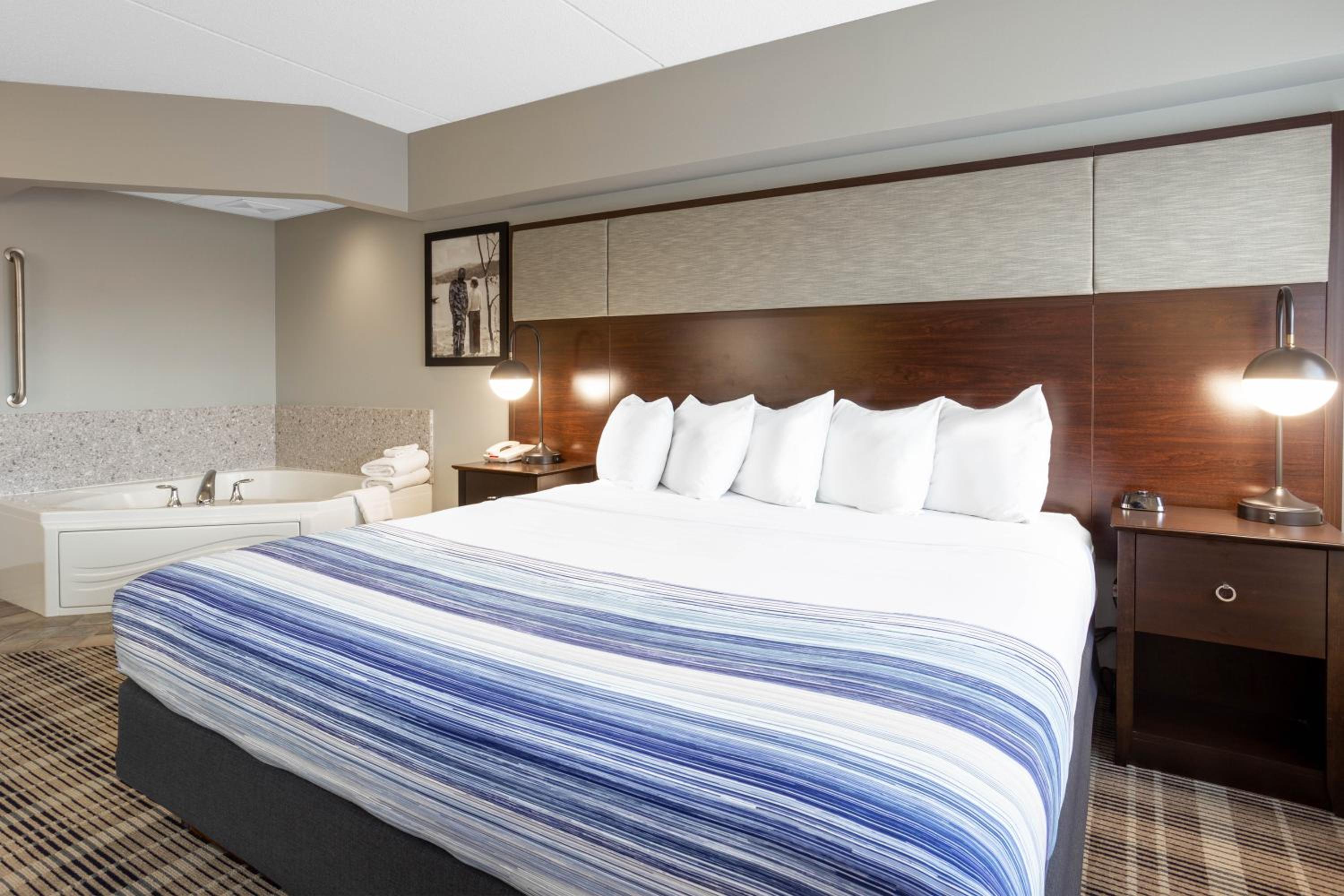 King Room with Spa Bath - Photo 1