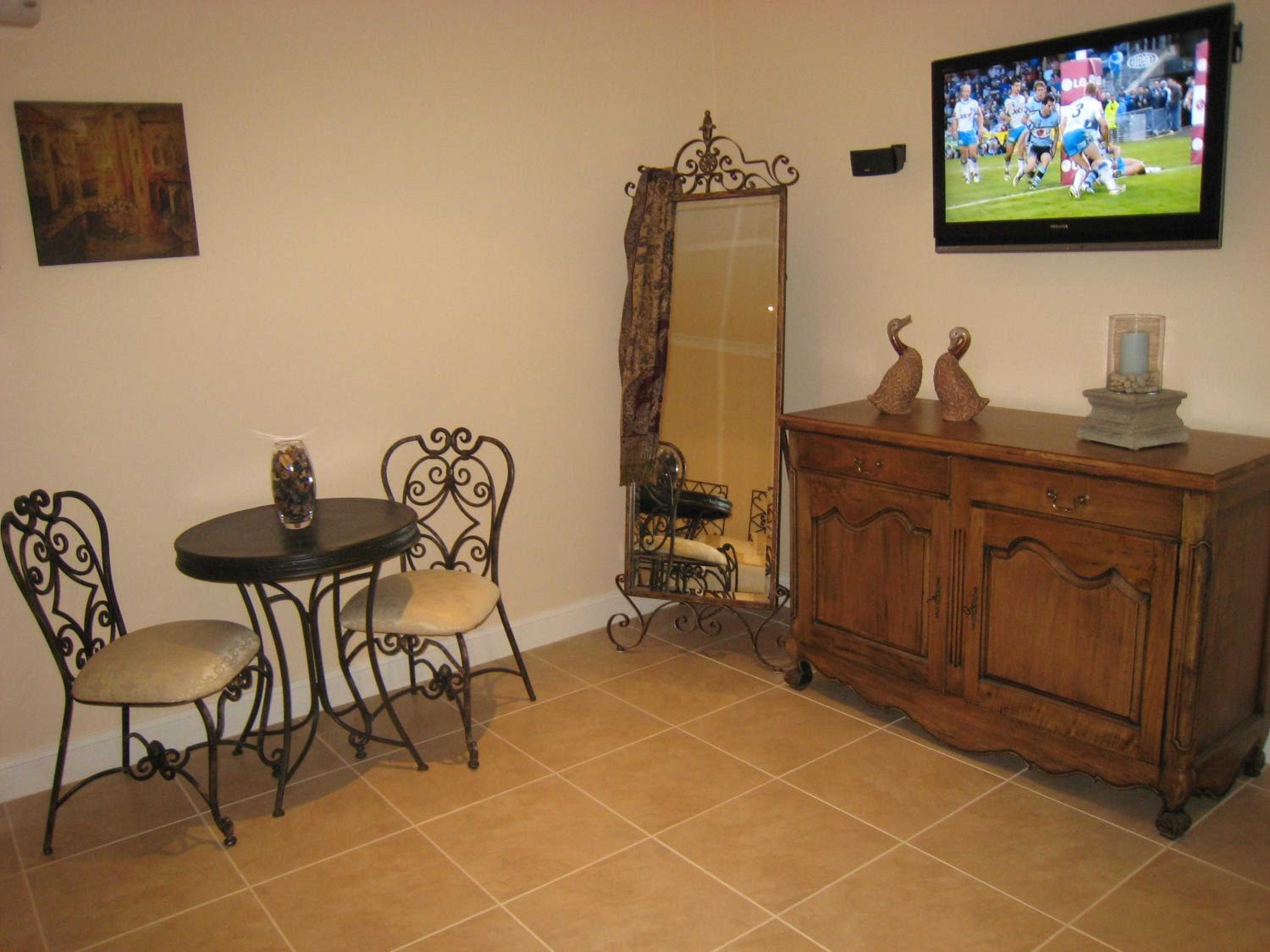 King Suite - Photo 2