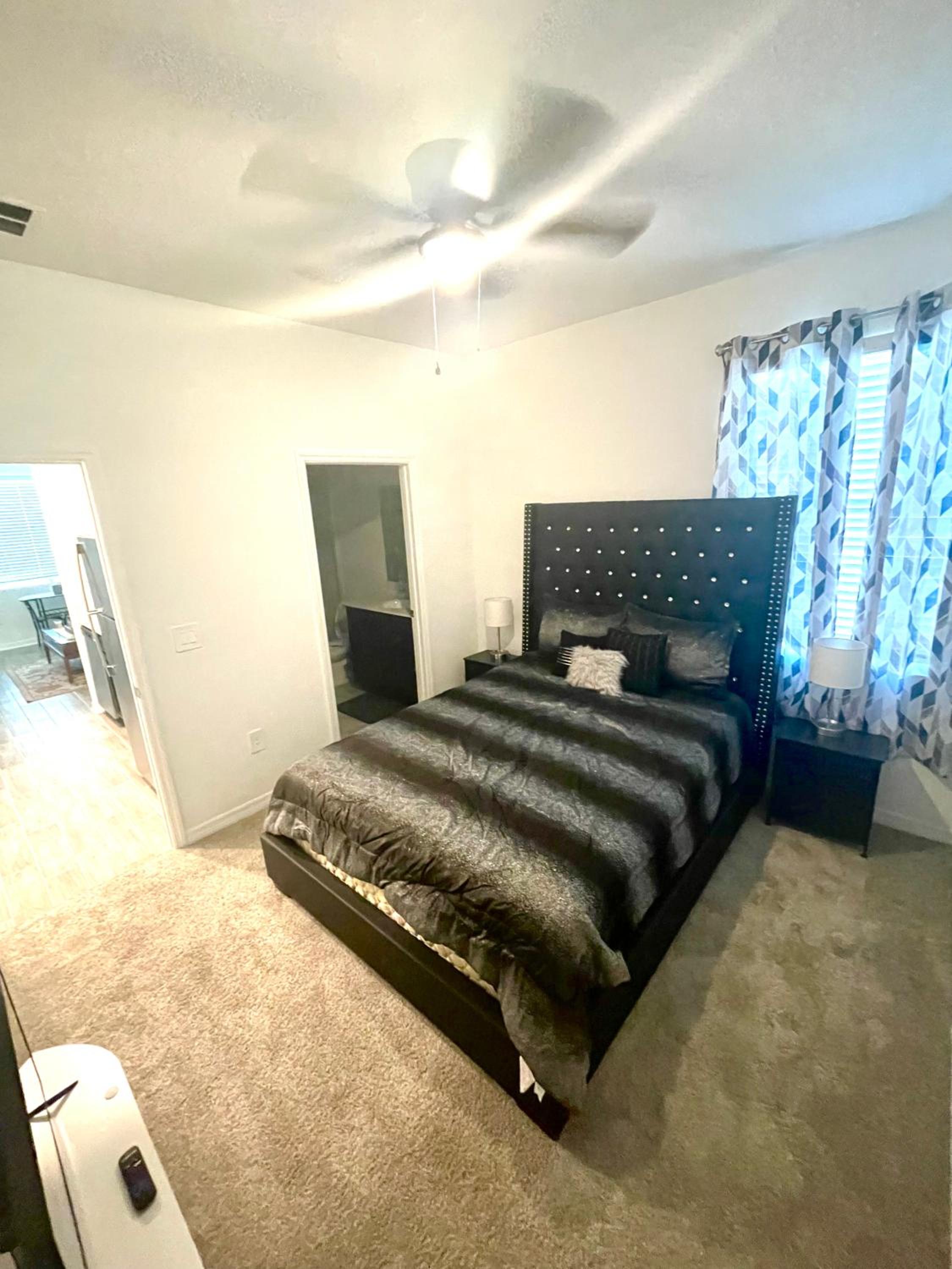 One-Bedroom Apartment photo 1