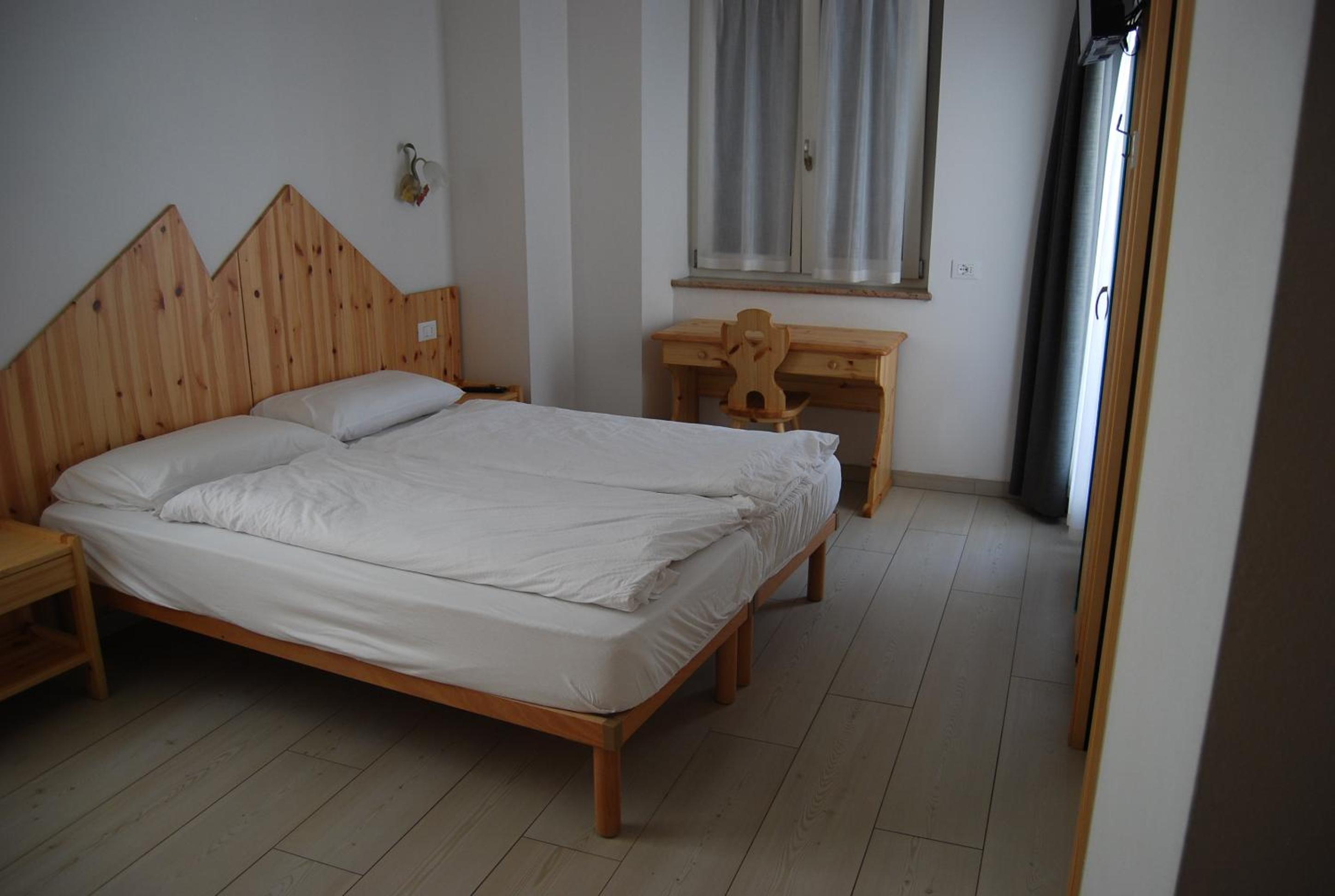 Economy Double Or Twin Room photo 2