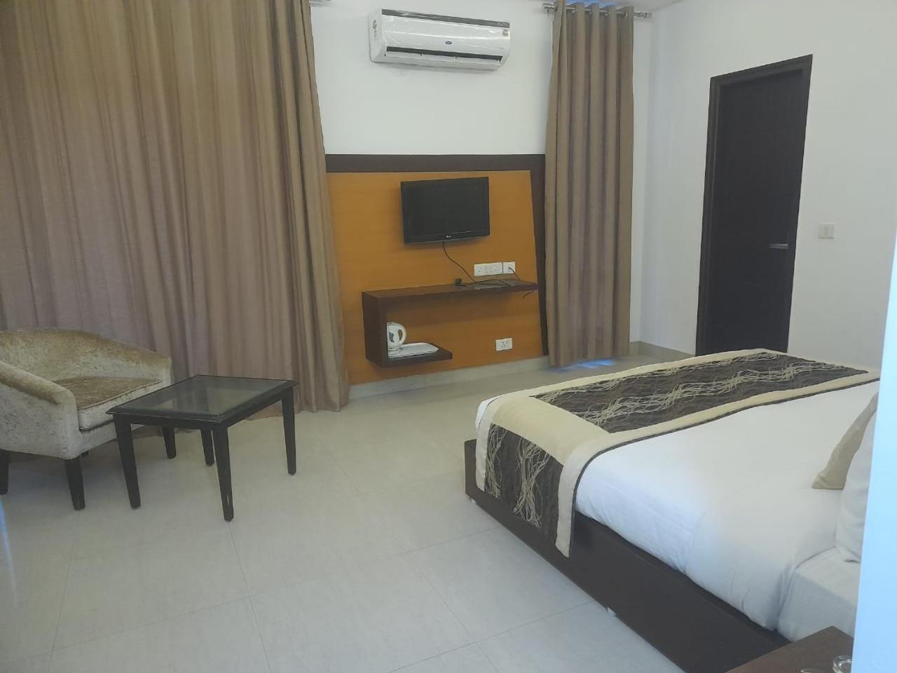 Superior King Room photo 2