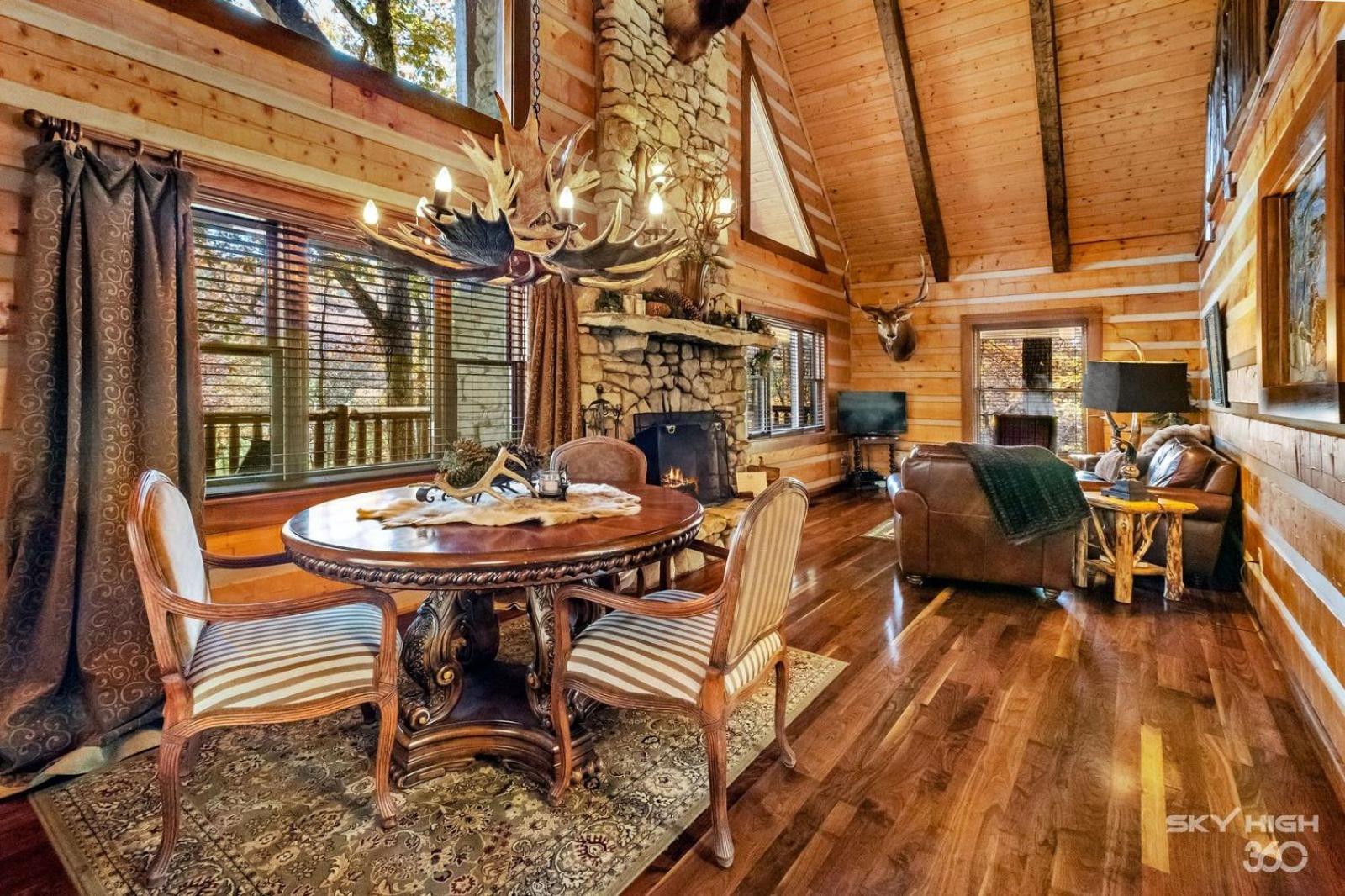 Elk Lodge One-Bedroom Cottage with Spa Bath – Forest View photo 1