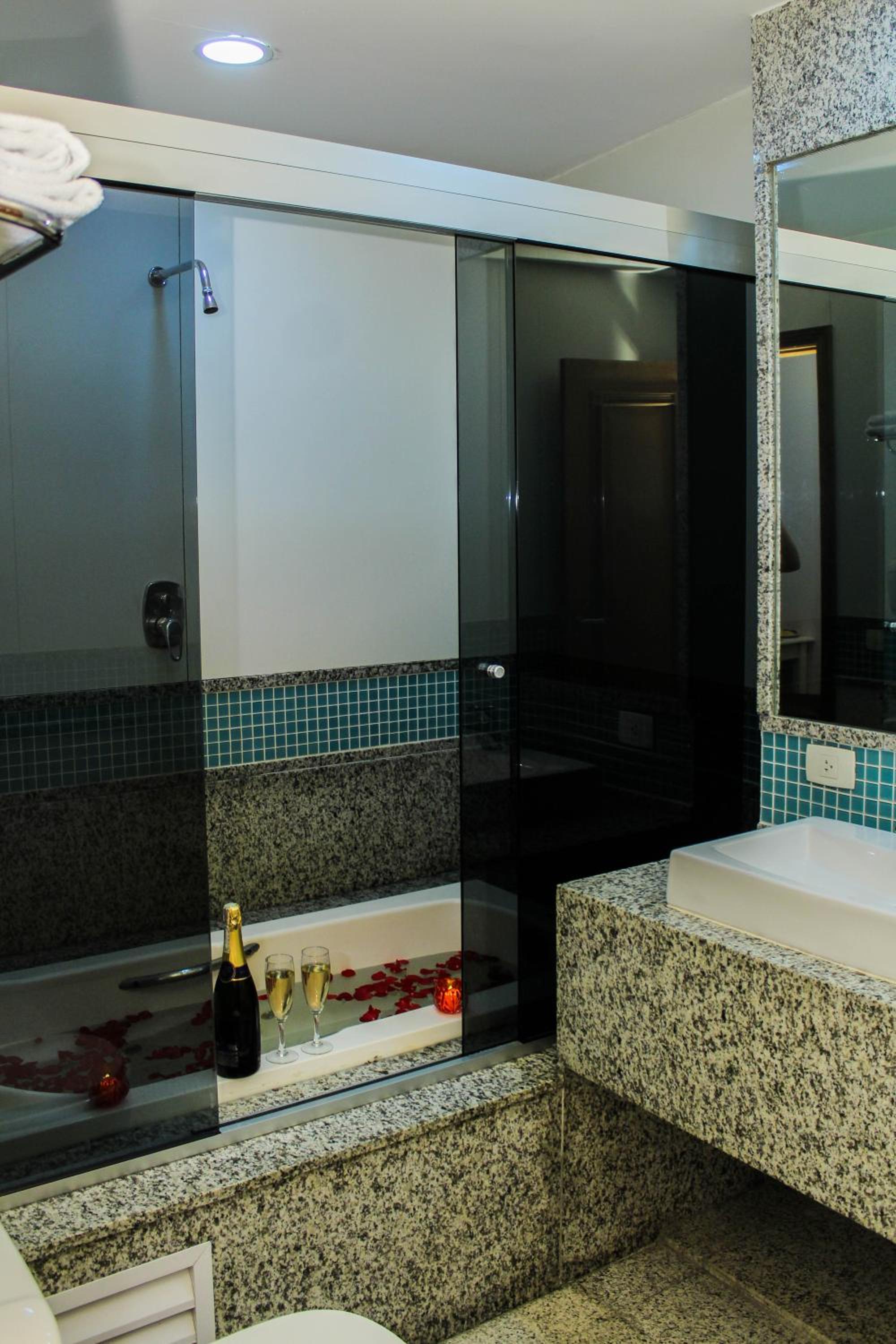 Suite - Photo 5