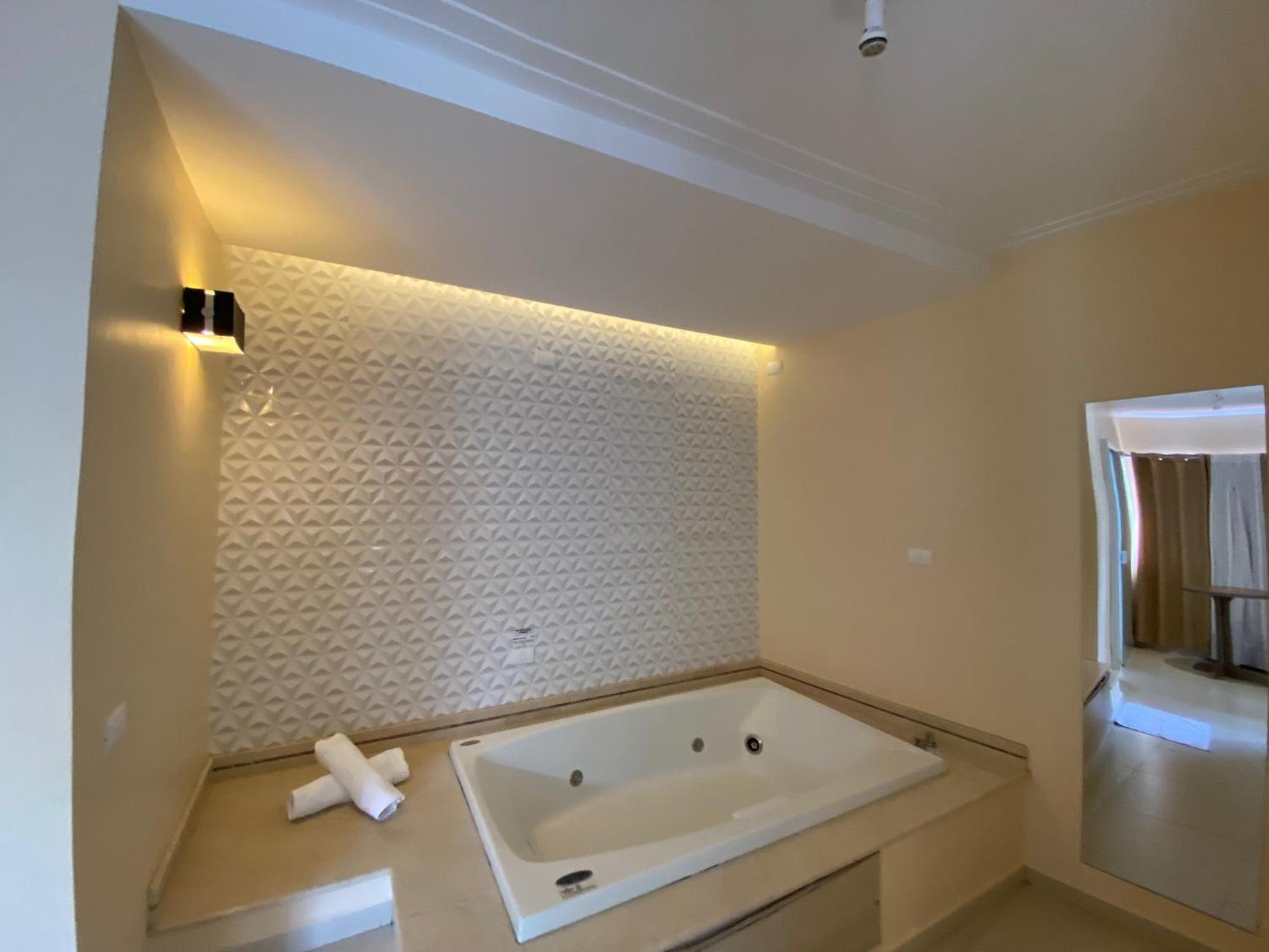King Suite with Spa Bath photo 2