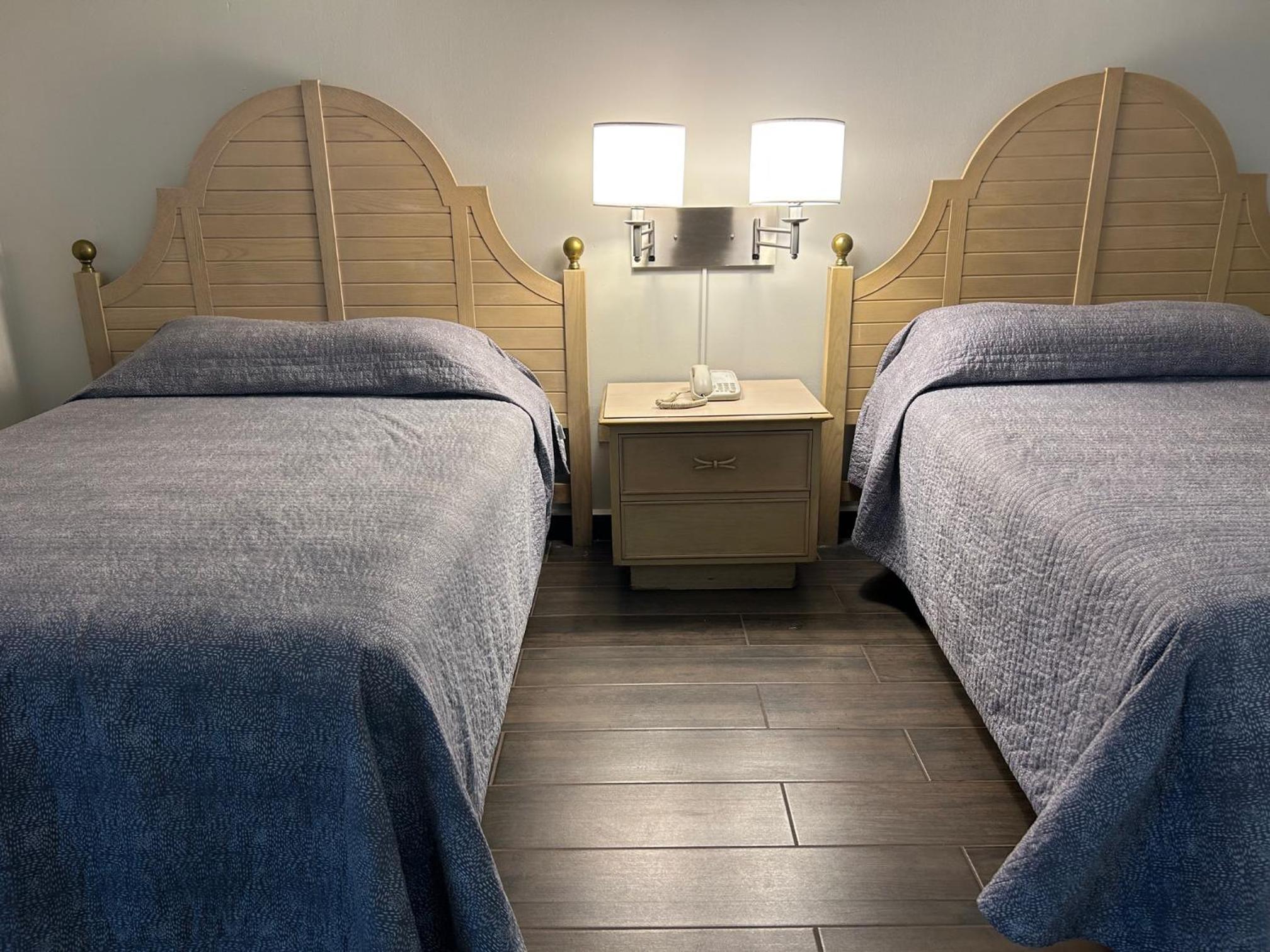 Double Room with Two Double Beds - Photo 5