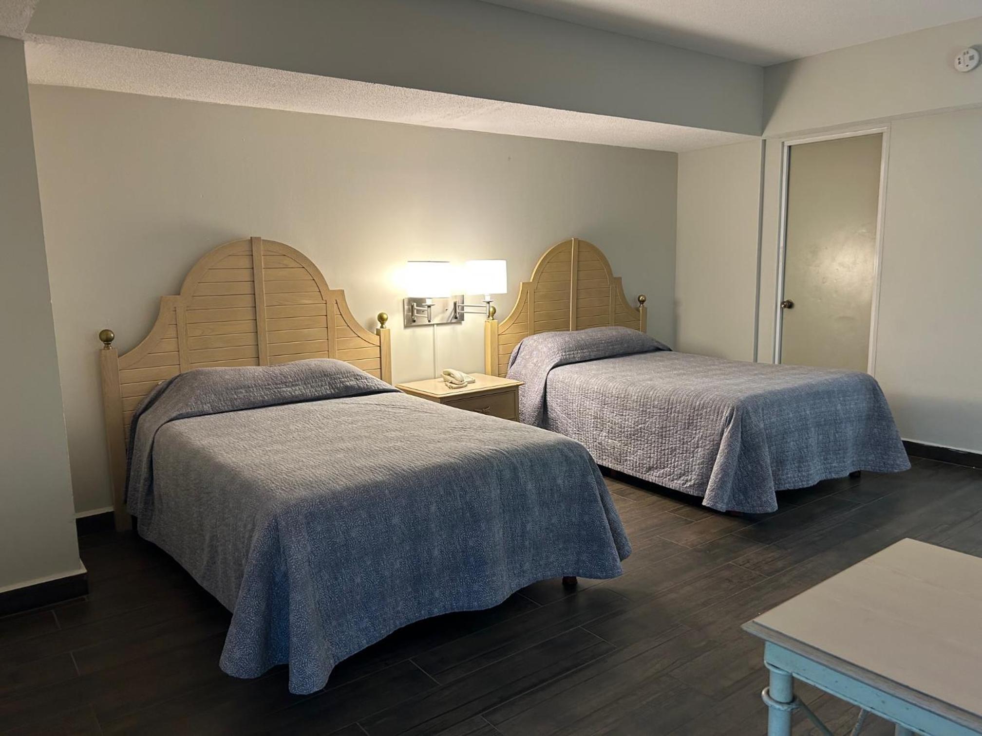 Double Room with Two Double Beds - Photo 6