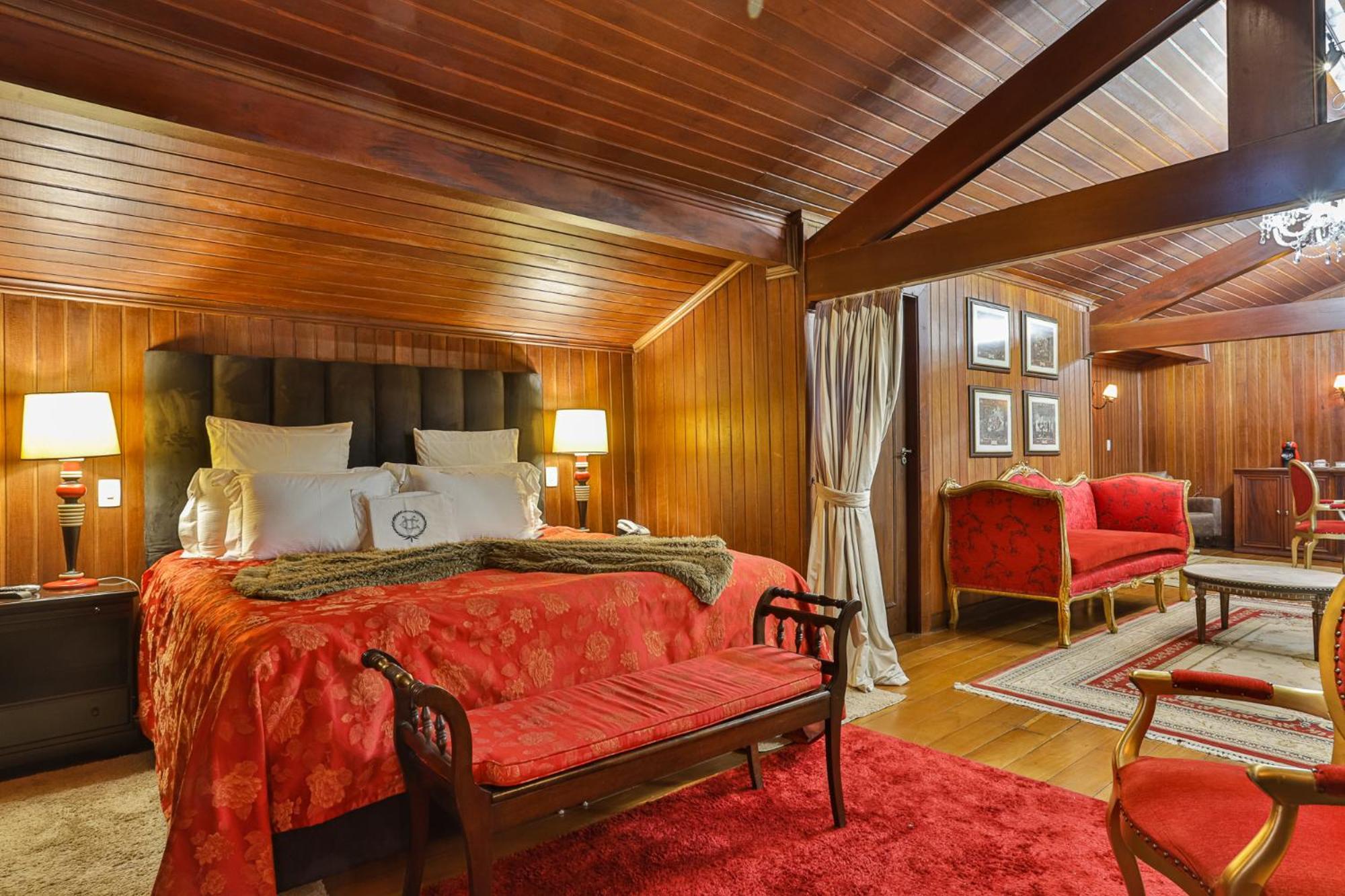 Superior King Suite photo 3