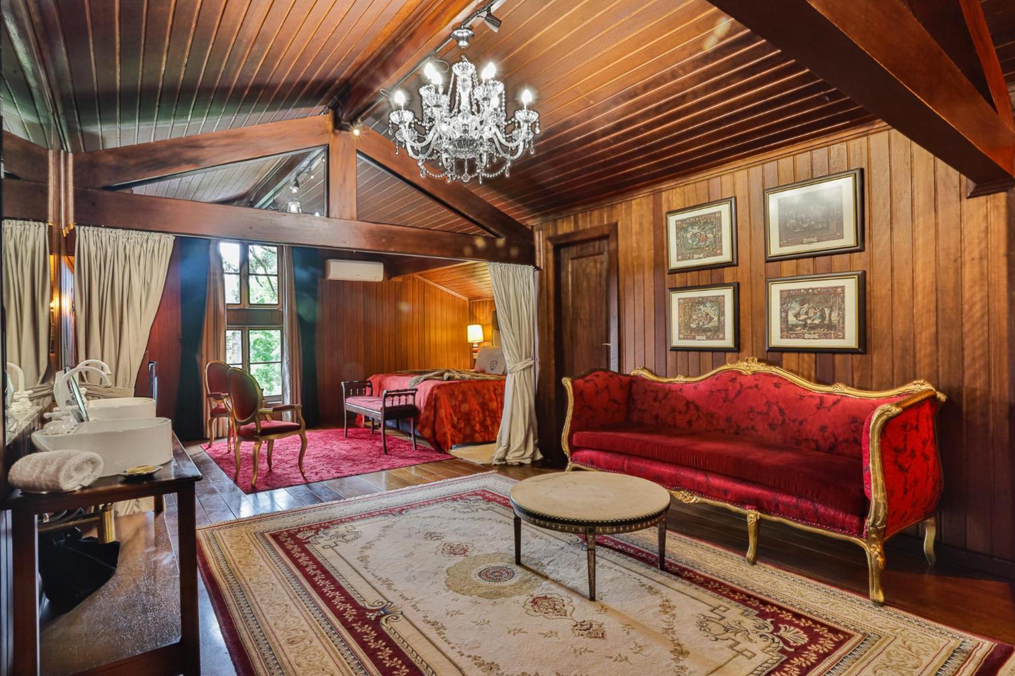 Superior King Suite photo 2