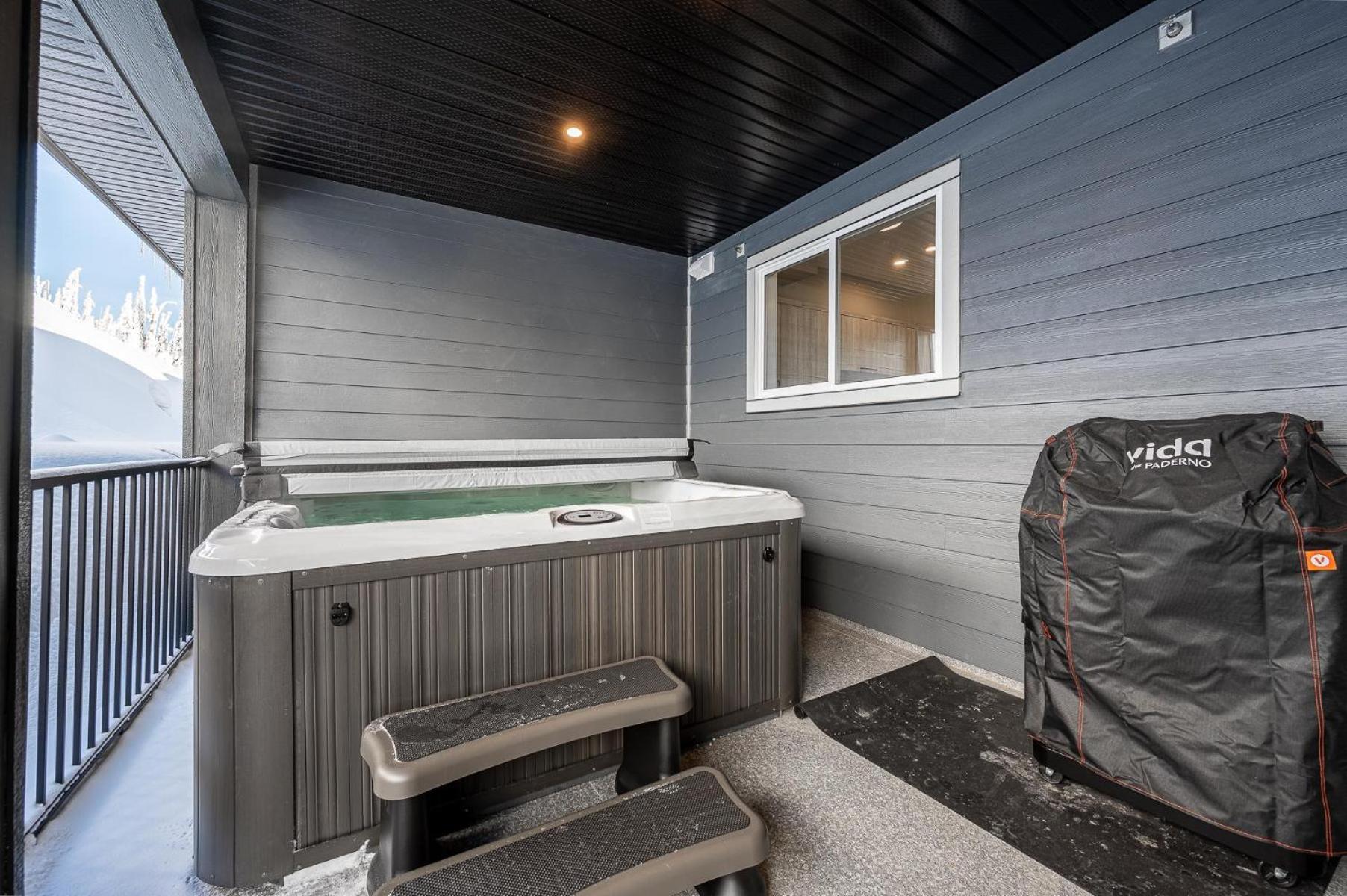 Three-Bedroom Vacation Home  photo 3