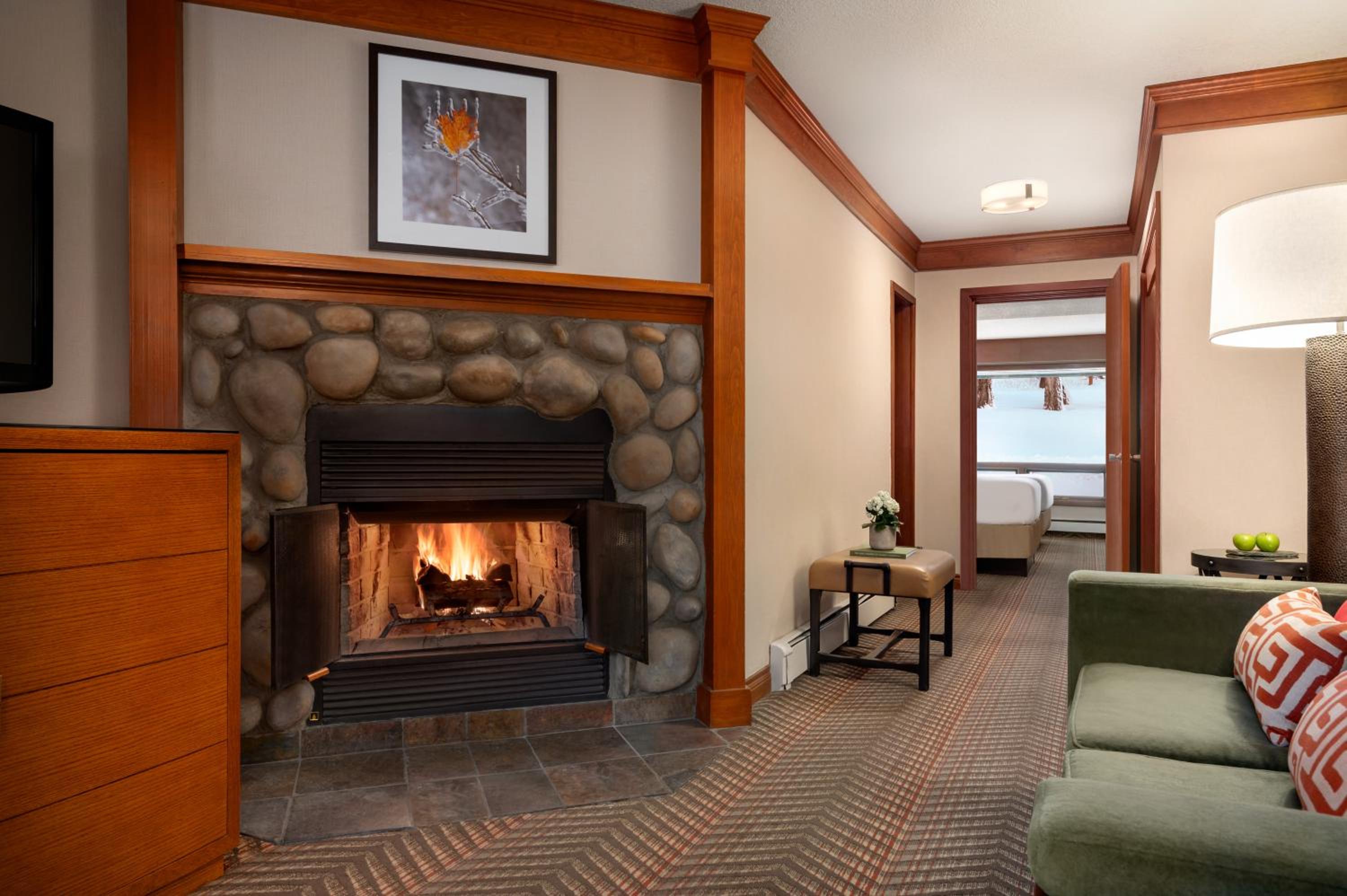 Junior Suite With Two Double Beds, Fireplace And Lake View