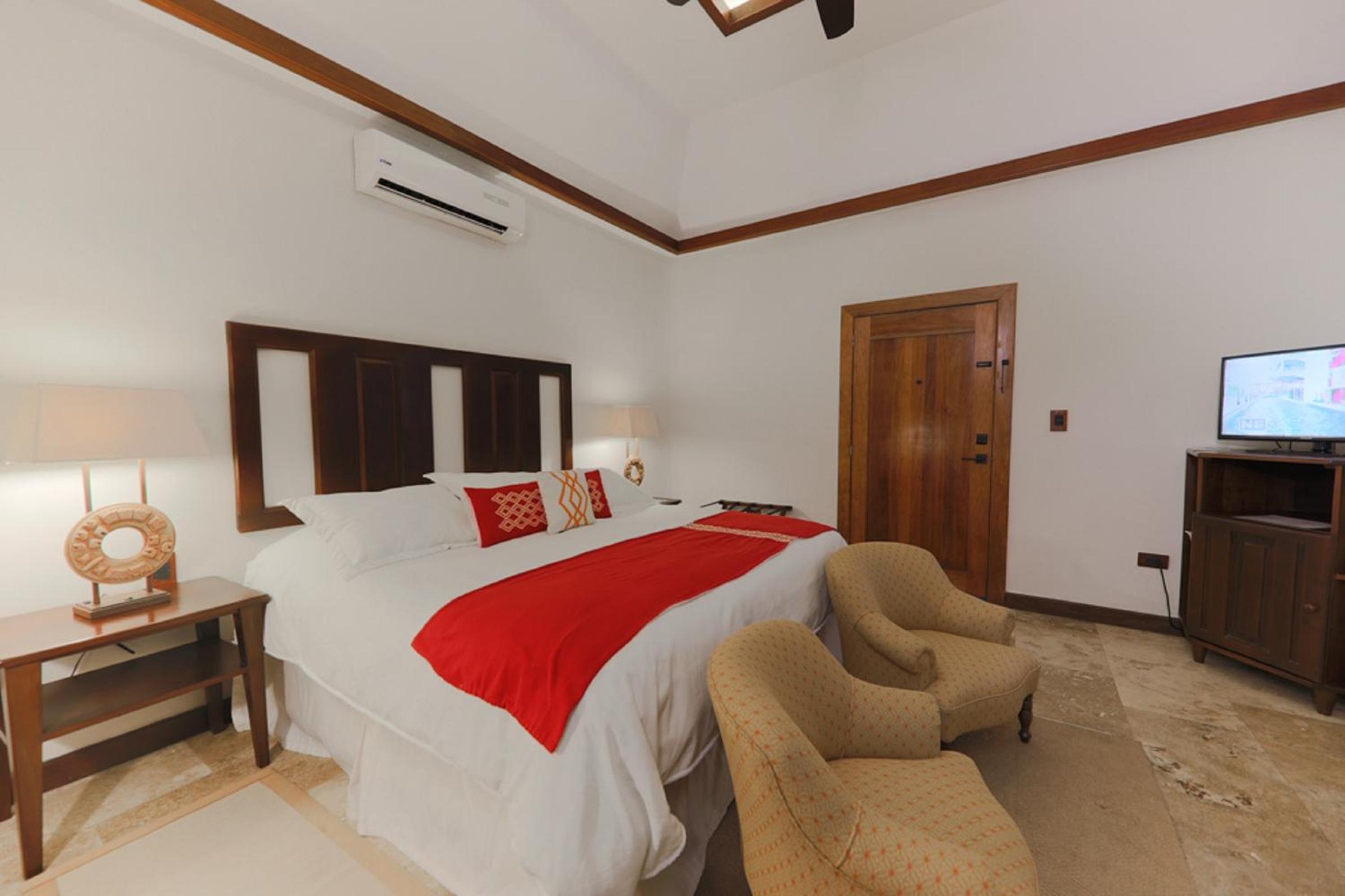 Lake View Jr Suite King - Photo 23