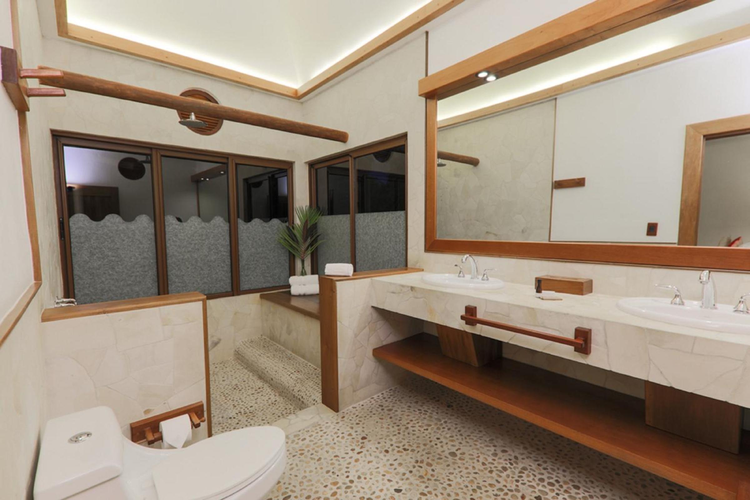 Lake View Jr Suite King - Photo 25