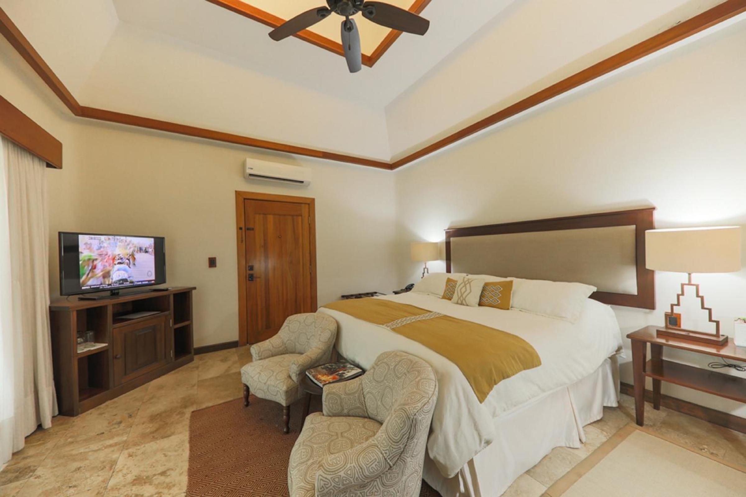 Lake View Jr Suite King - Photo 26