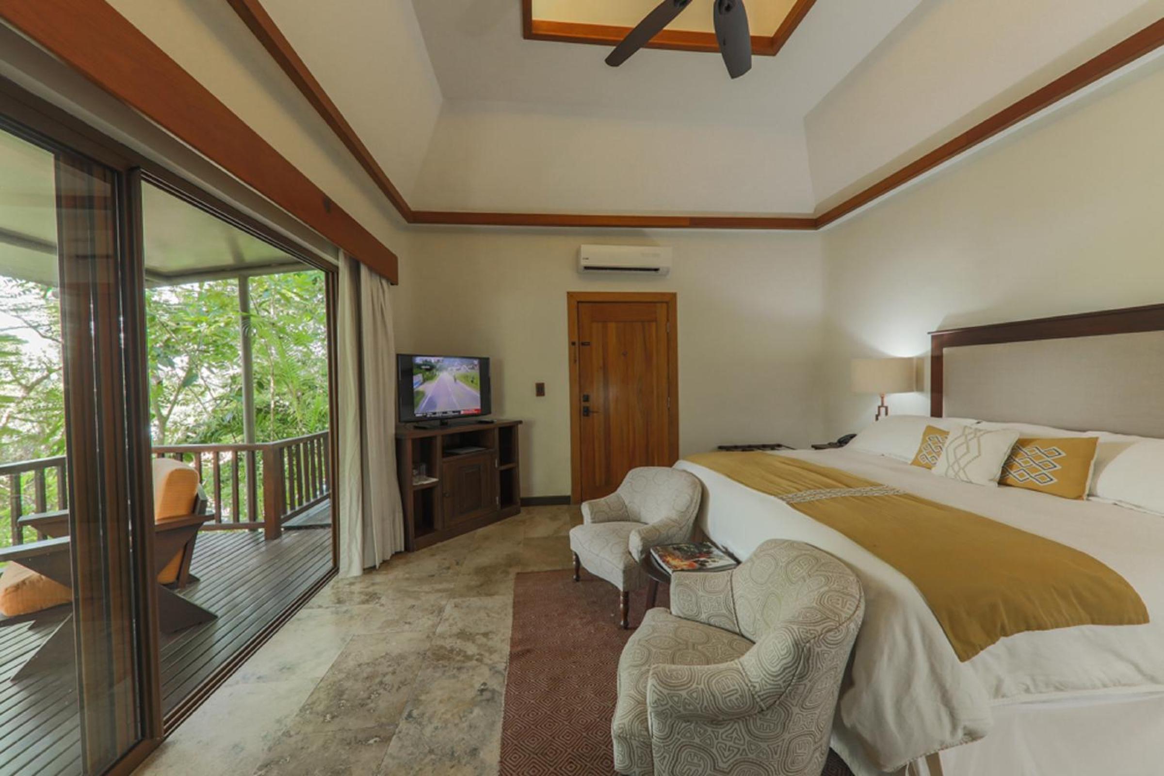 Lake View Jr Suite King - Photo 27