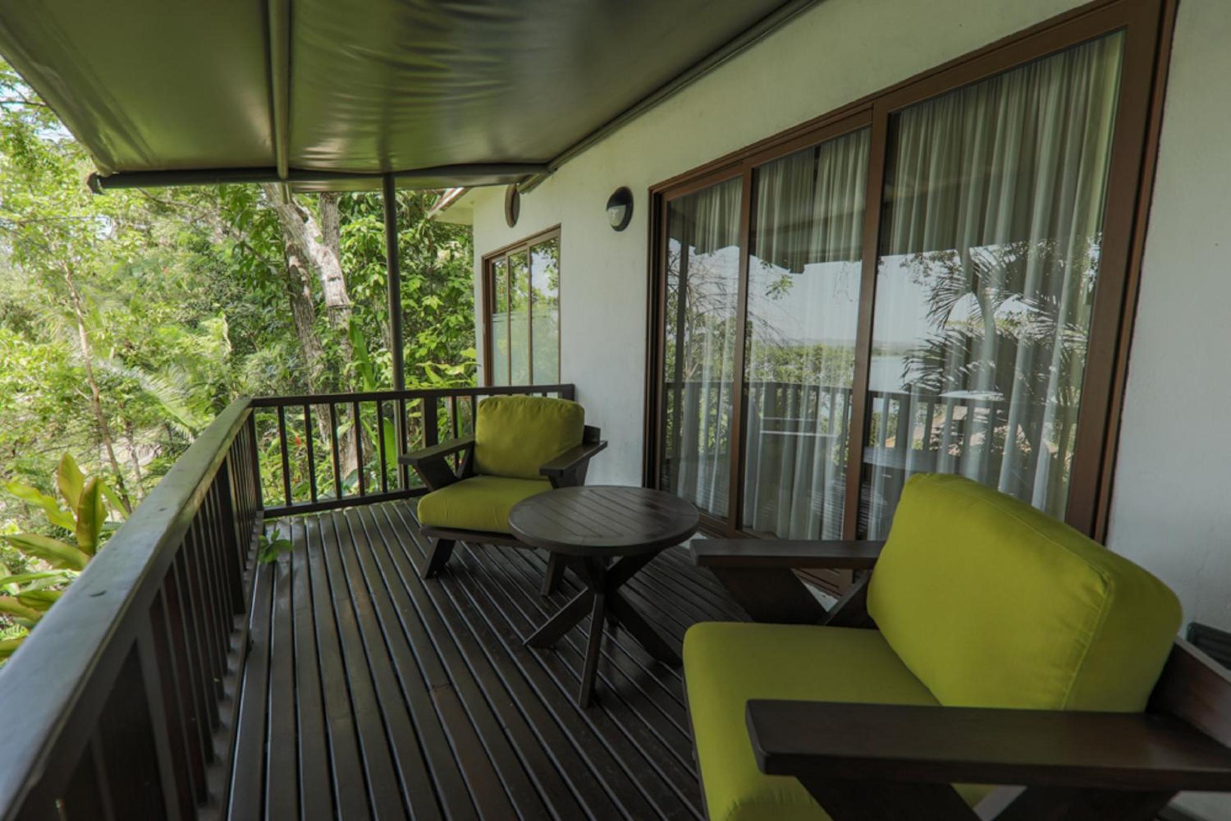 Lake Breeze Suite Queen - Photo 18
