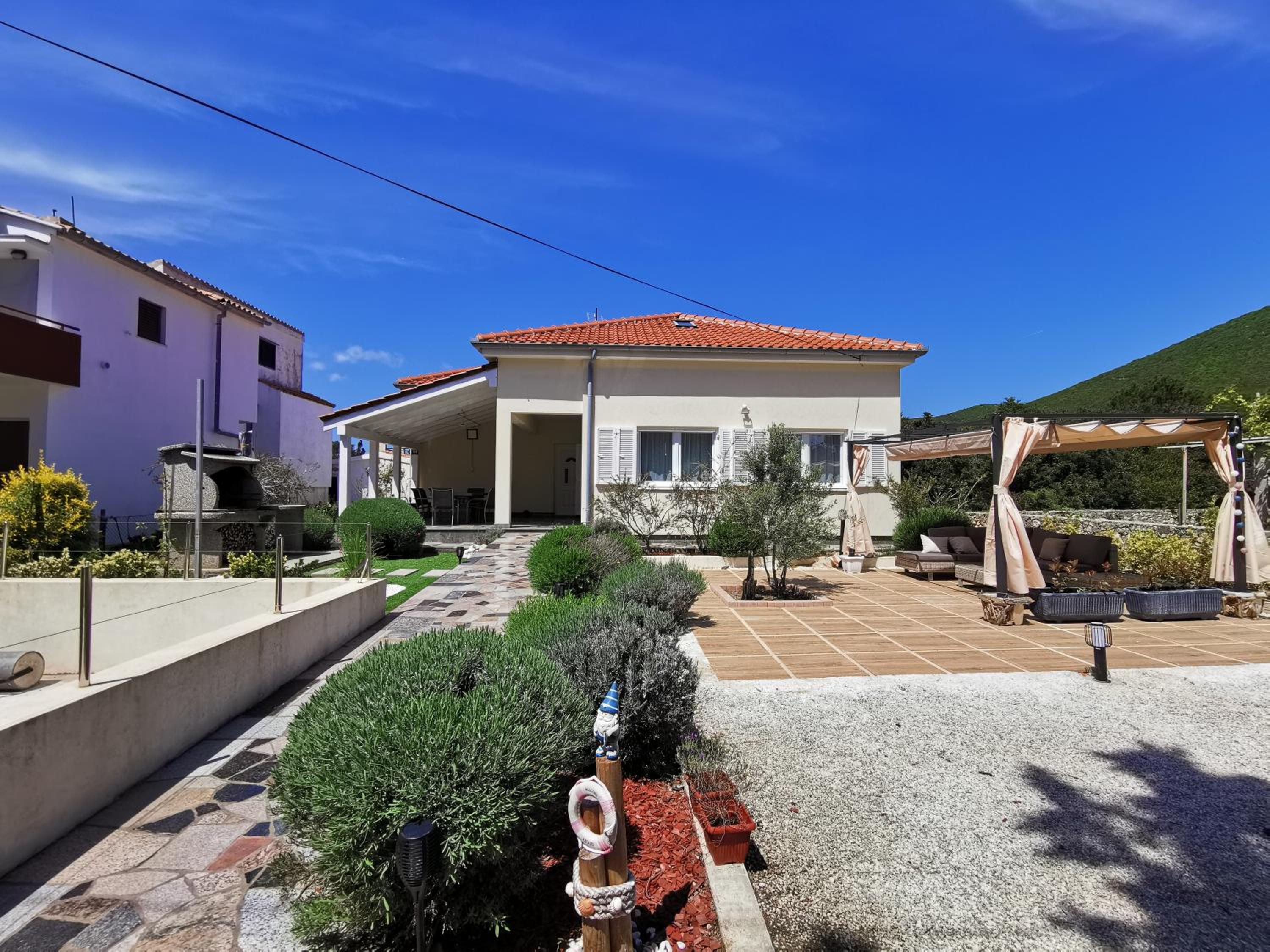 Villa photo 2