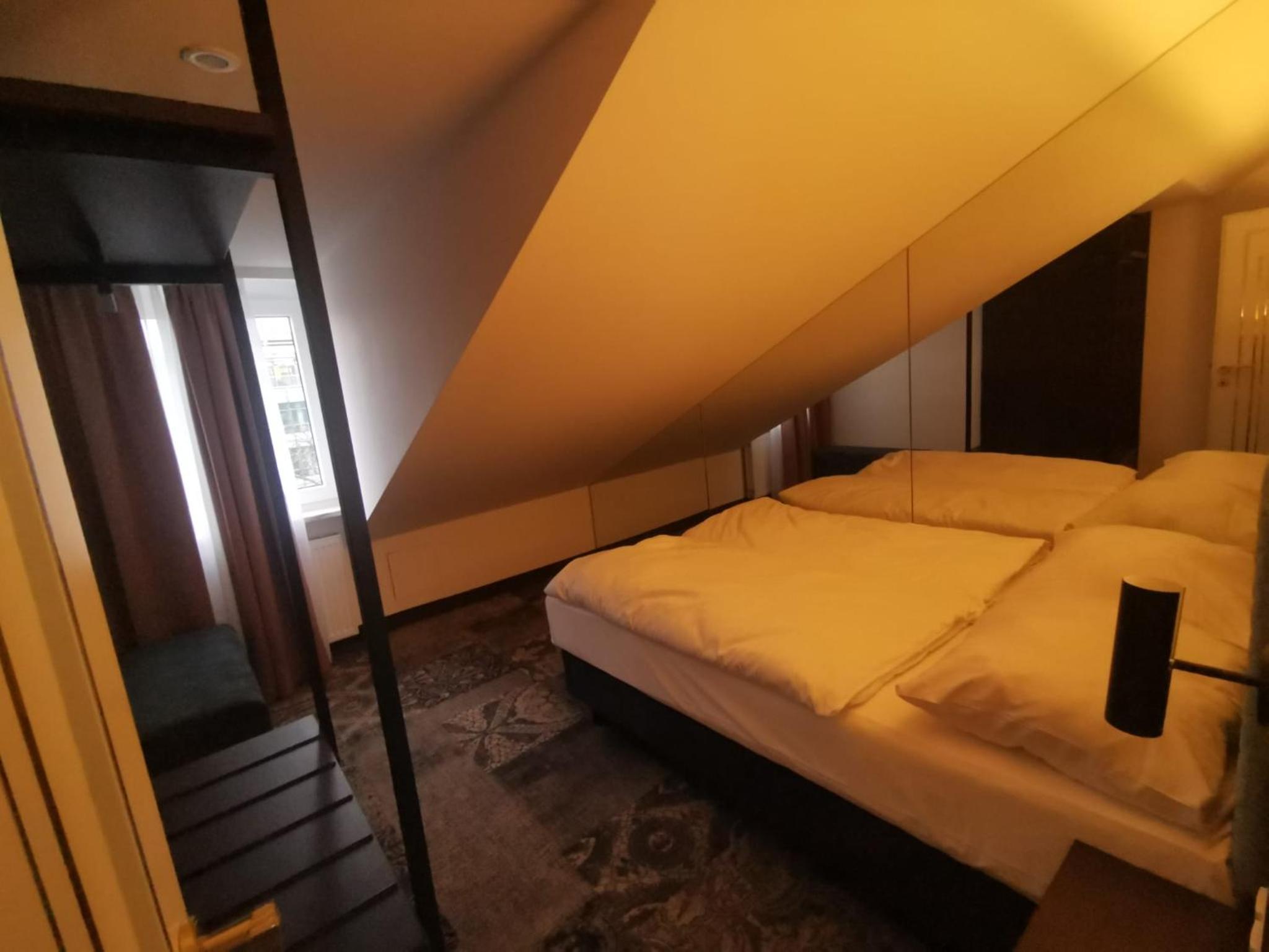 Apartment with Balcony - Photo 3