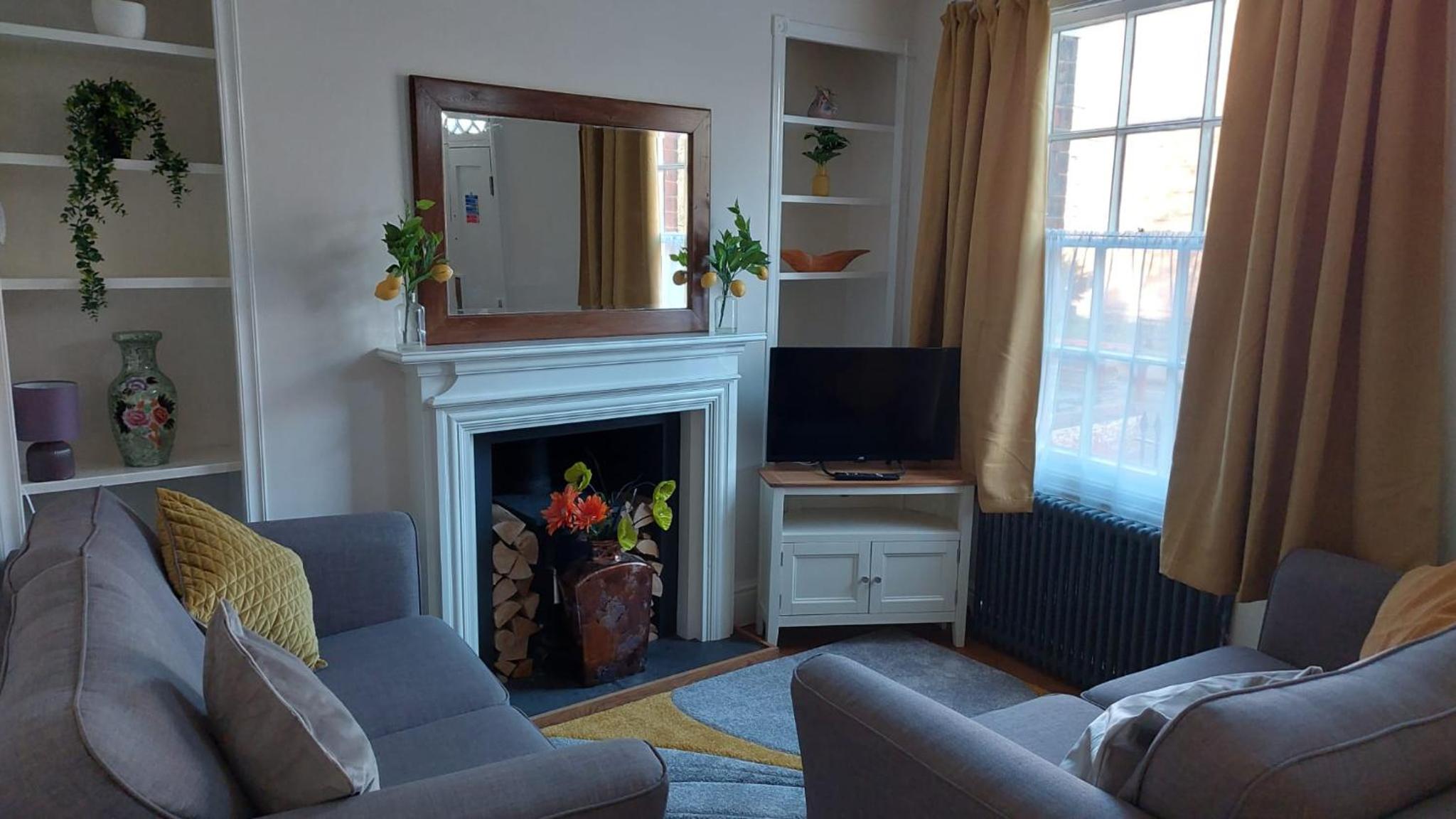 Four-Bedroom House - Photo 44