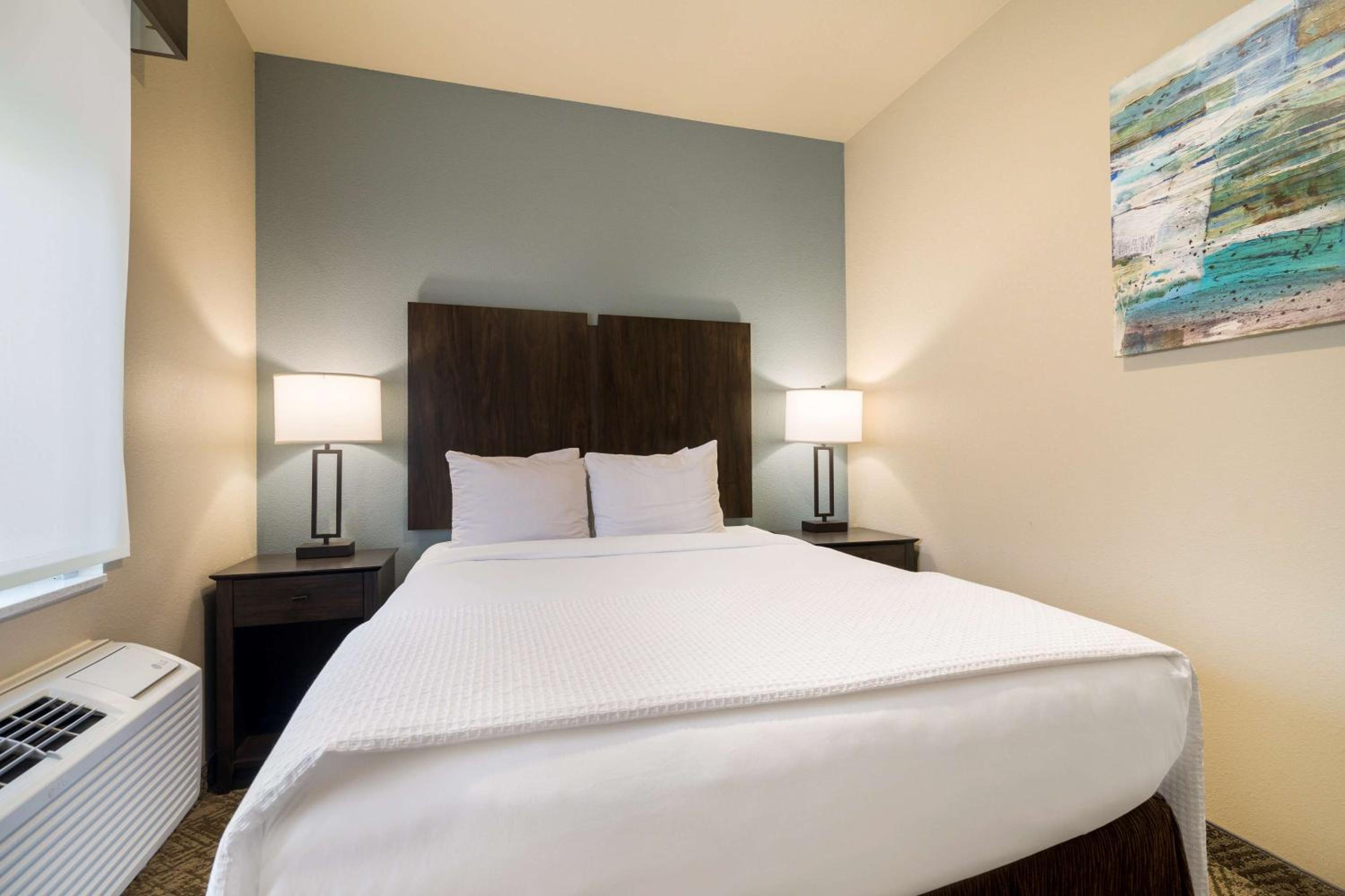 Suite with Three Queen beds photo 3