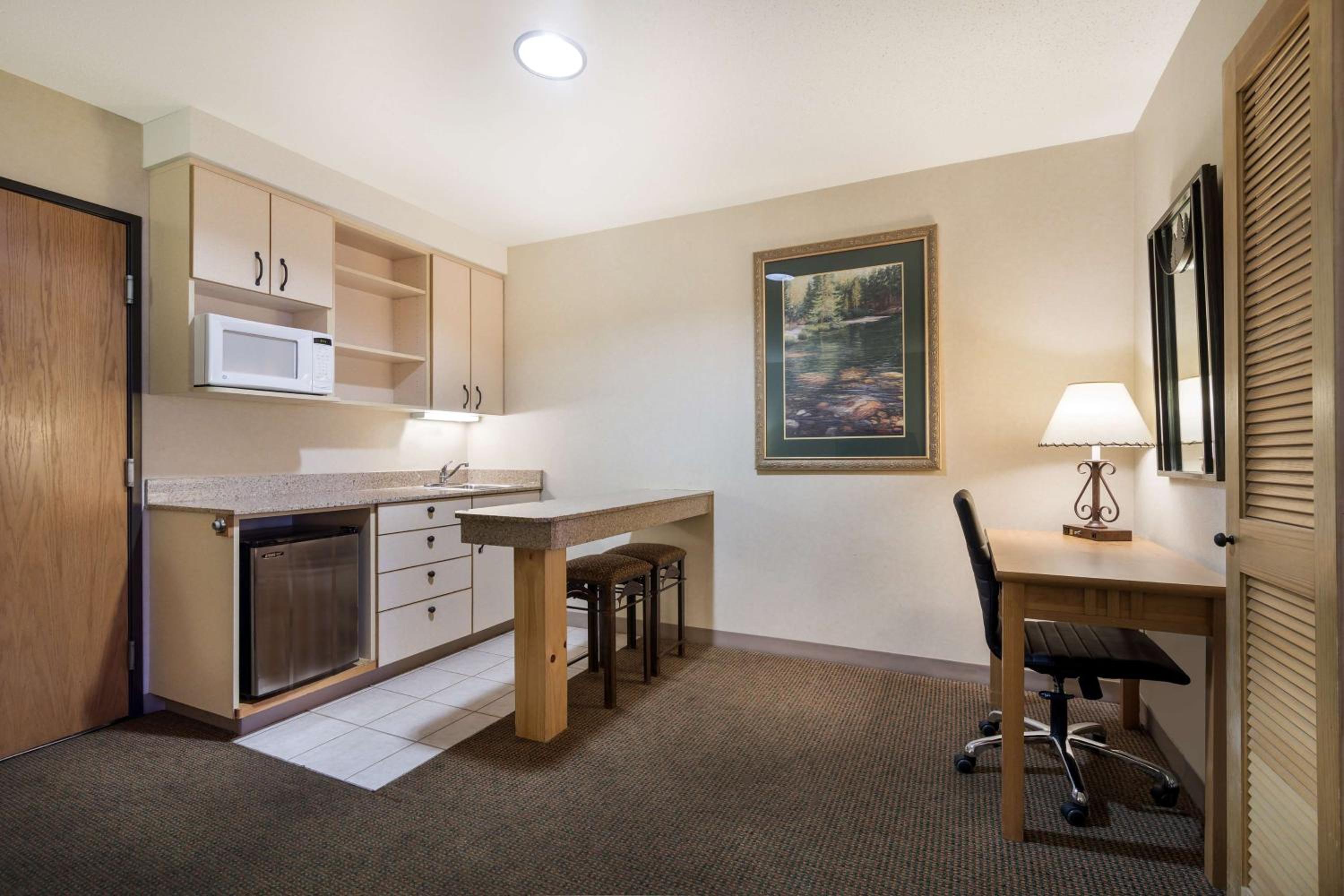 Queen Suite with Sofa Bed - Non-Smoking
