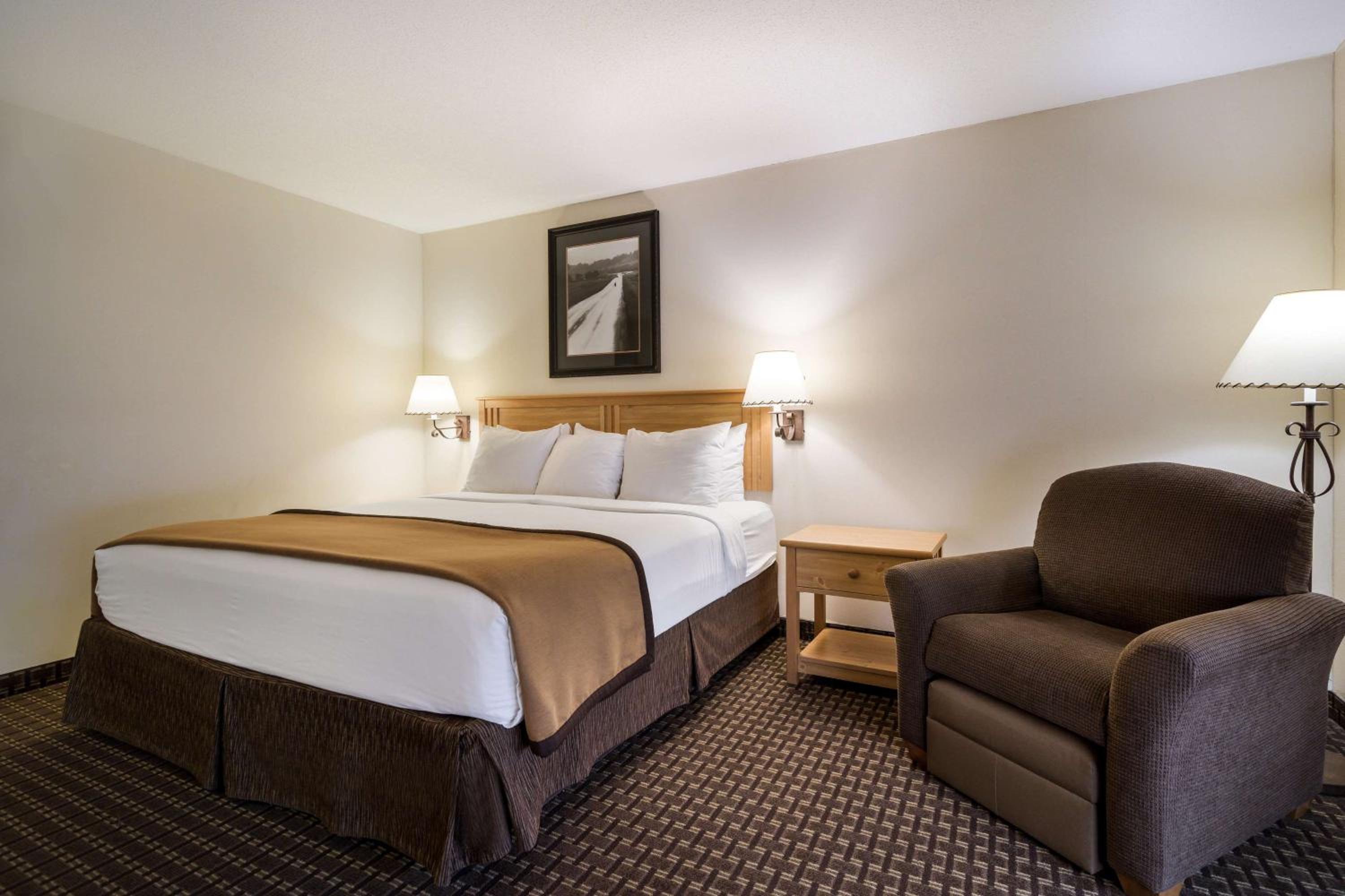 King Room with Roll-In Shower - Disability Access