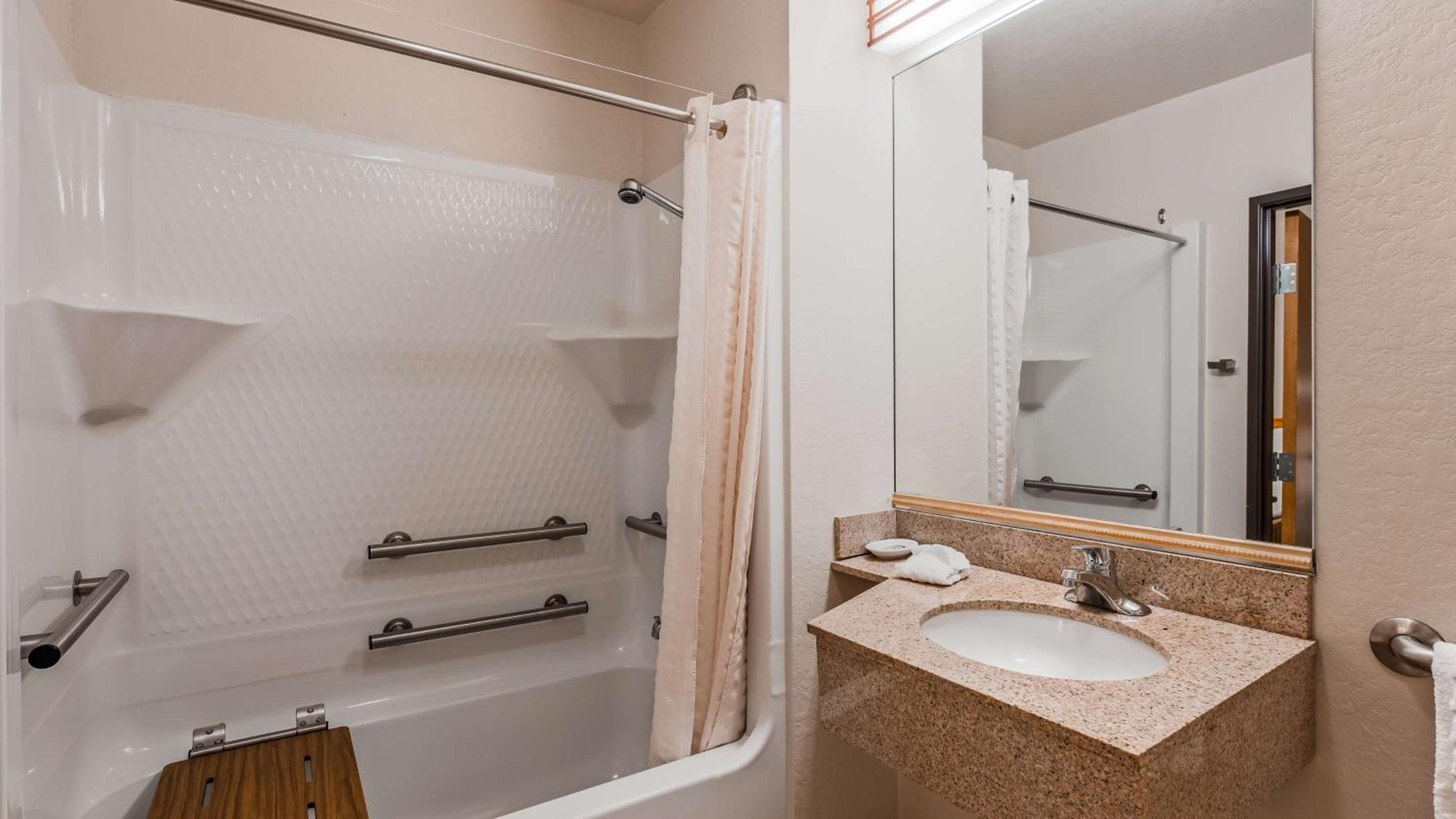 Queen Suite with Two Queen Beds - Disability Access photo 3