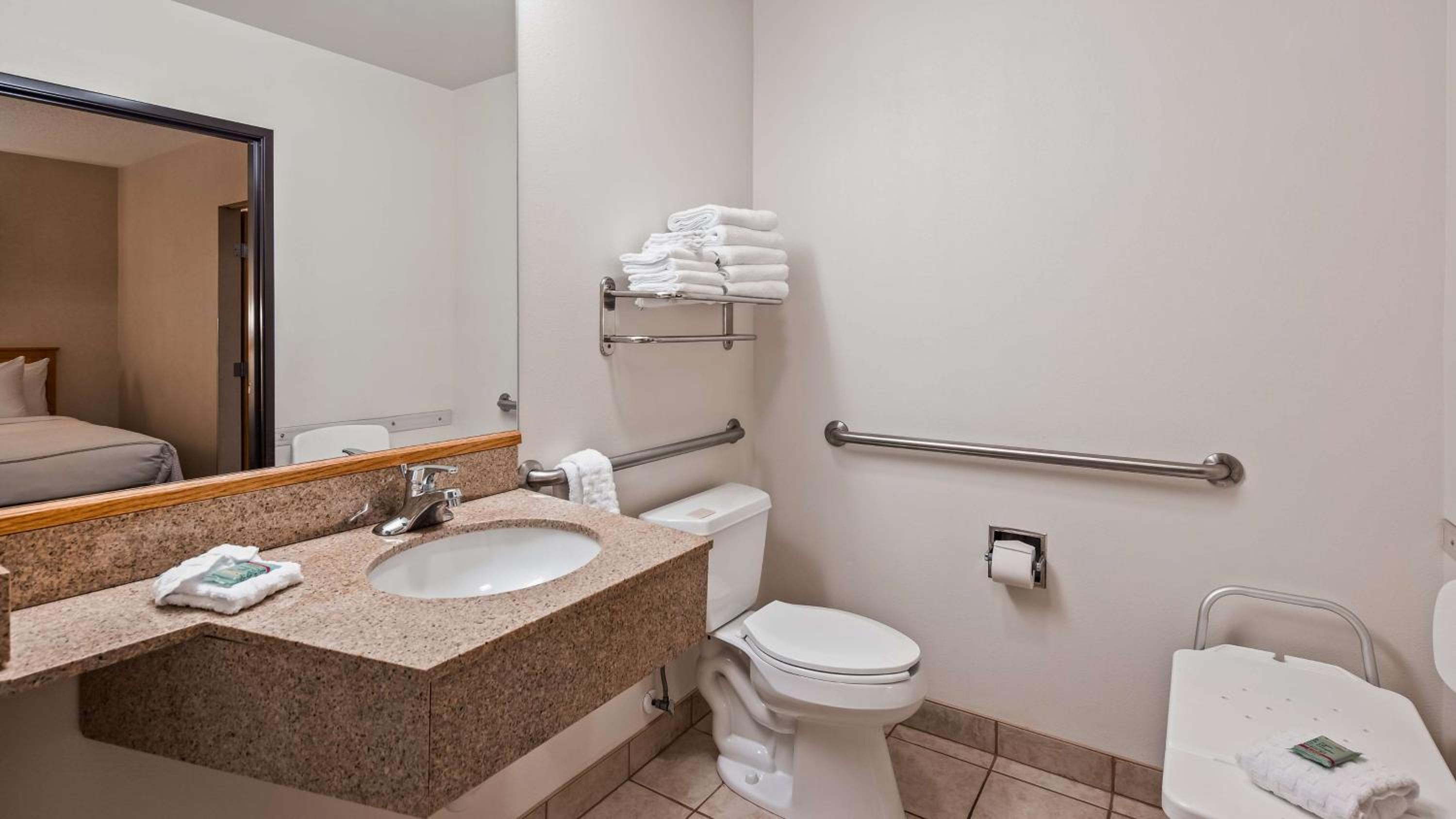 Queen Suite with Two Queen Beds and Sofa Bed - Roll-In Shower/Disability Access photo 2