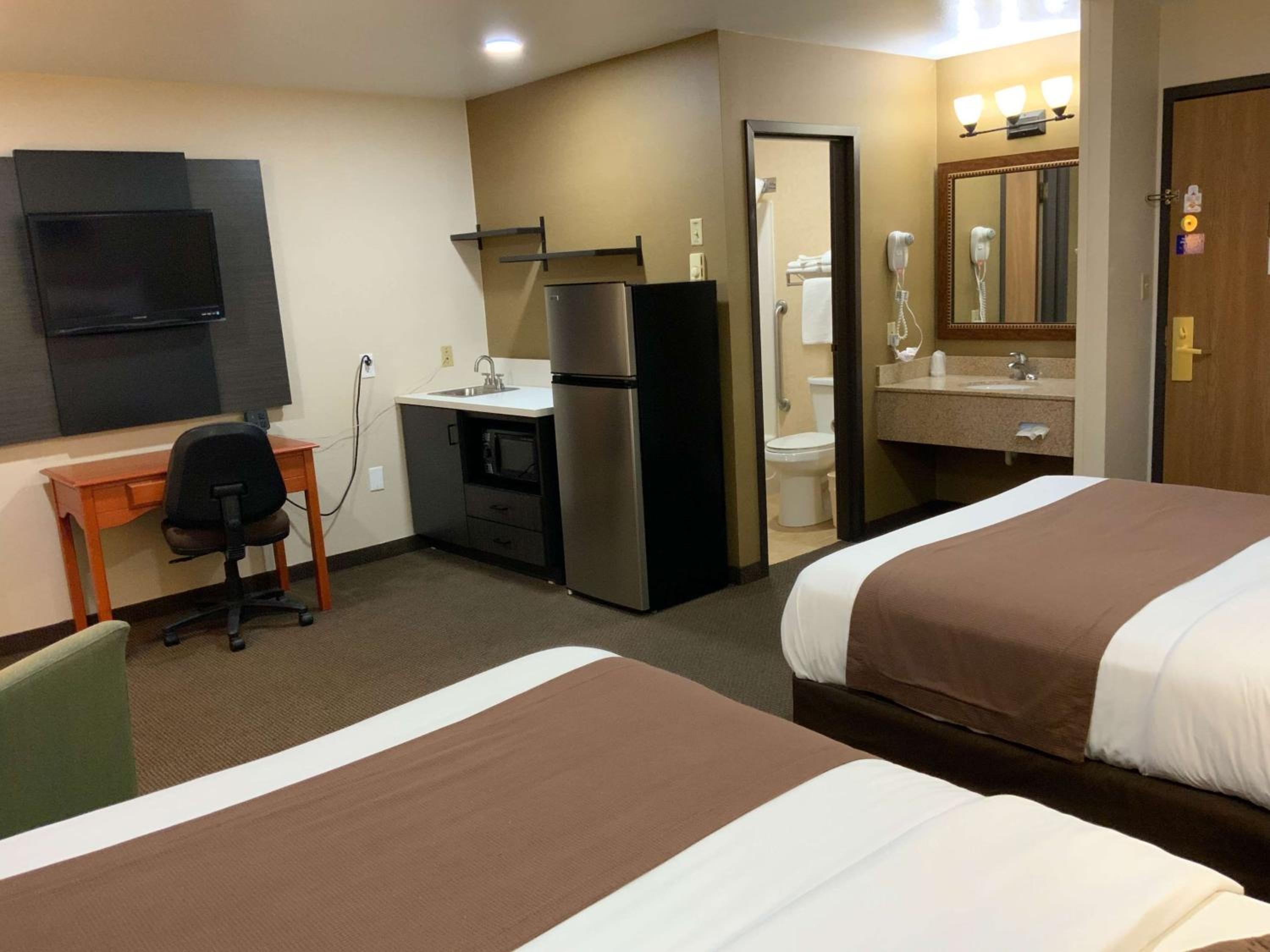 Deluxe Queen Room with Two Queen Beds - Non-Smoking photo 1