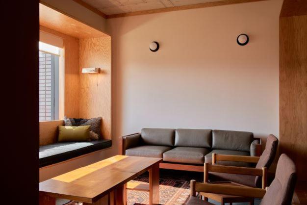 One-Bedroom Suite thumbnail 6