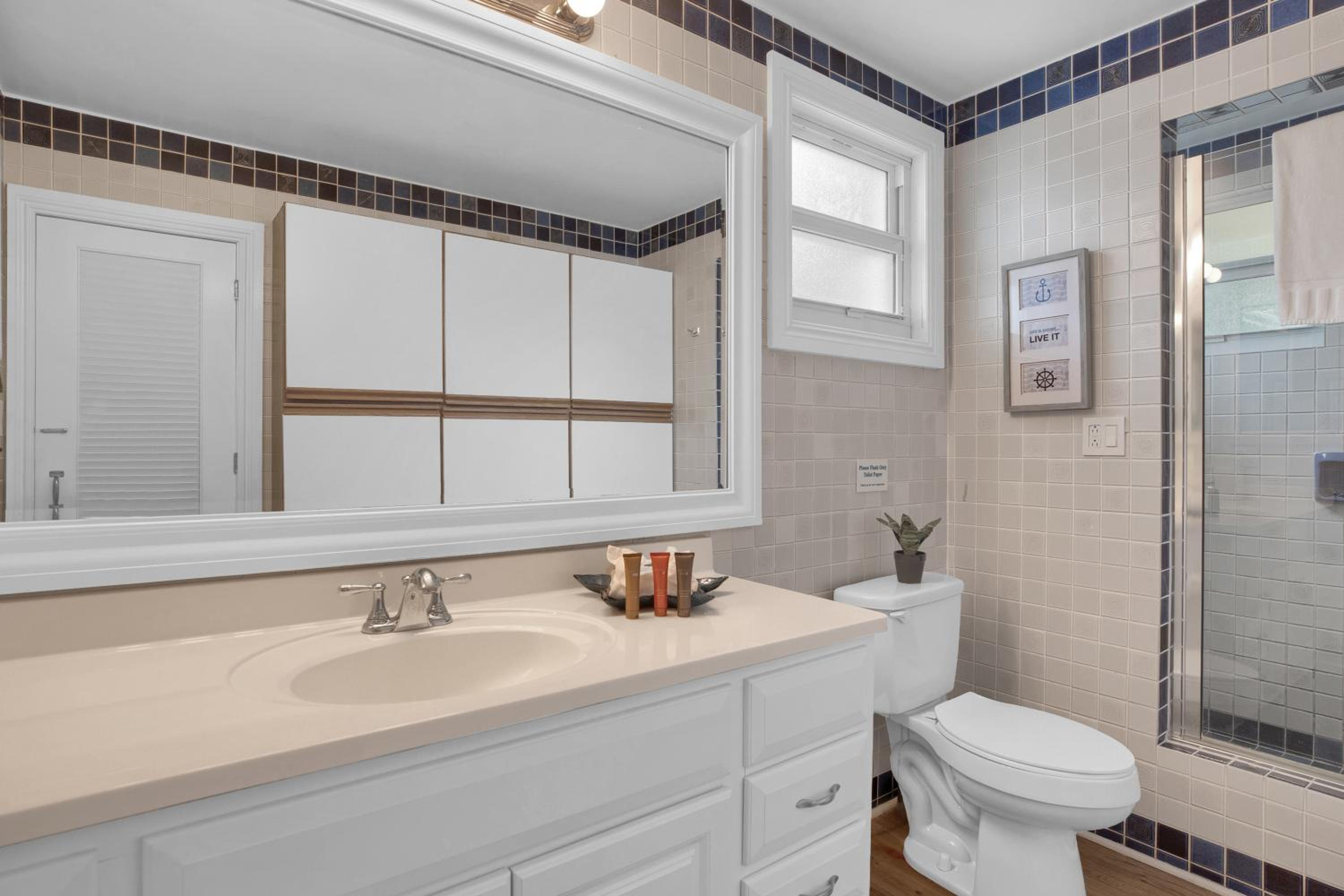 Ocean Front King Suite (Caribbean Beach Suite) photo 3