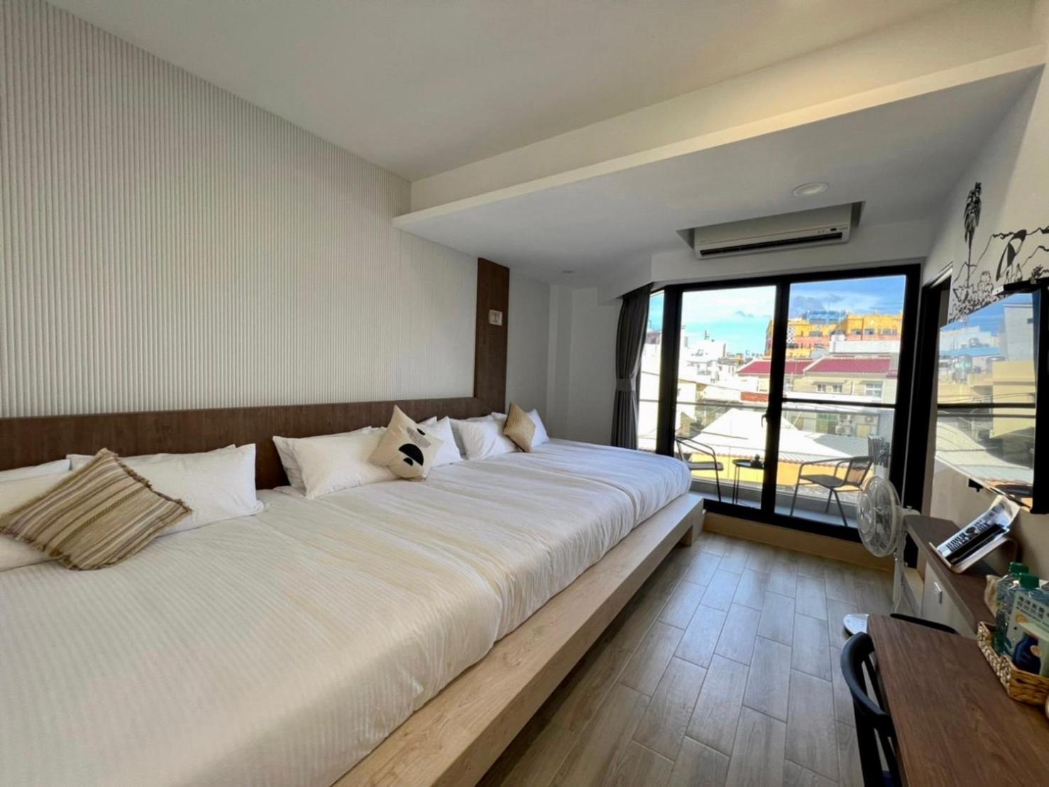 Family Suite with Balcony photo 2